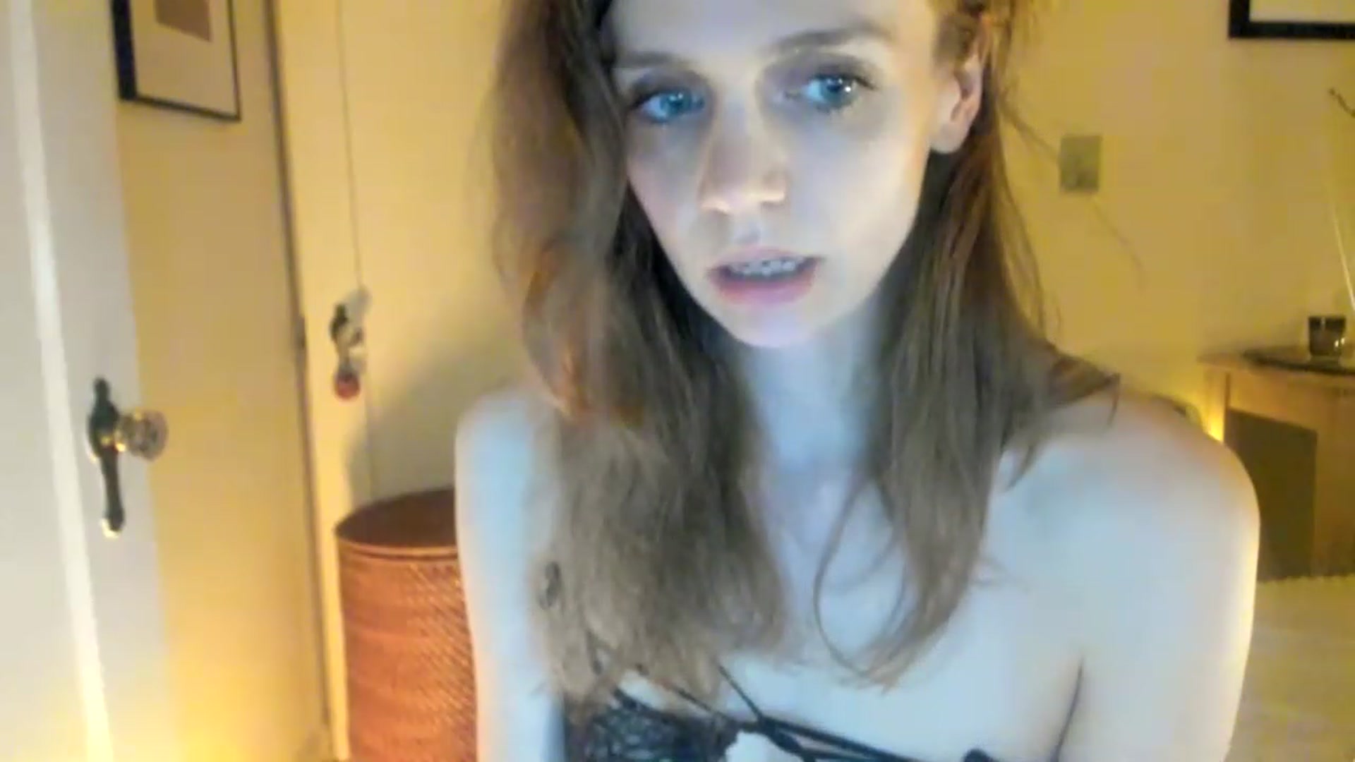 Gallery image thumbnail from muffinmoon's myfreecams stream on, 04/14/2023, 06:03 image 8 of 20
