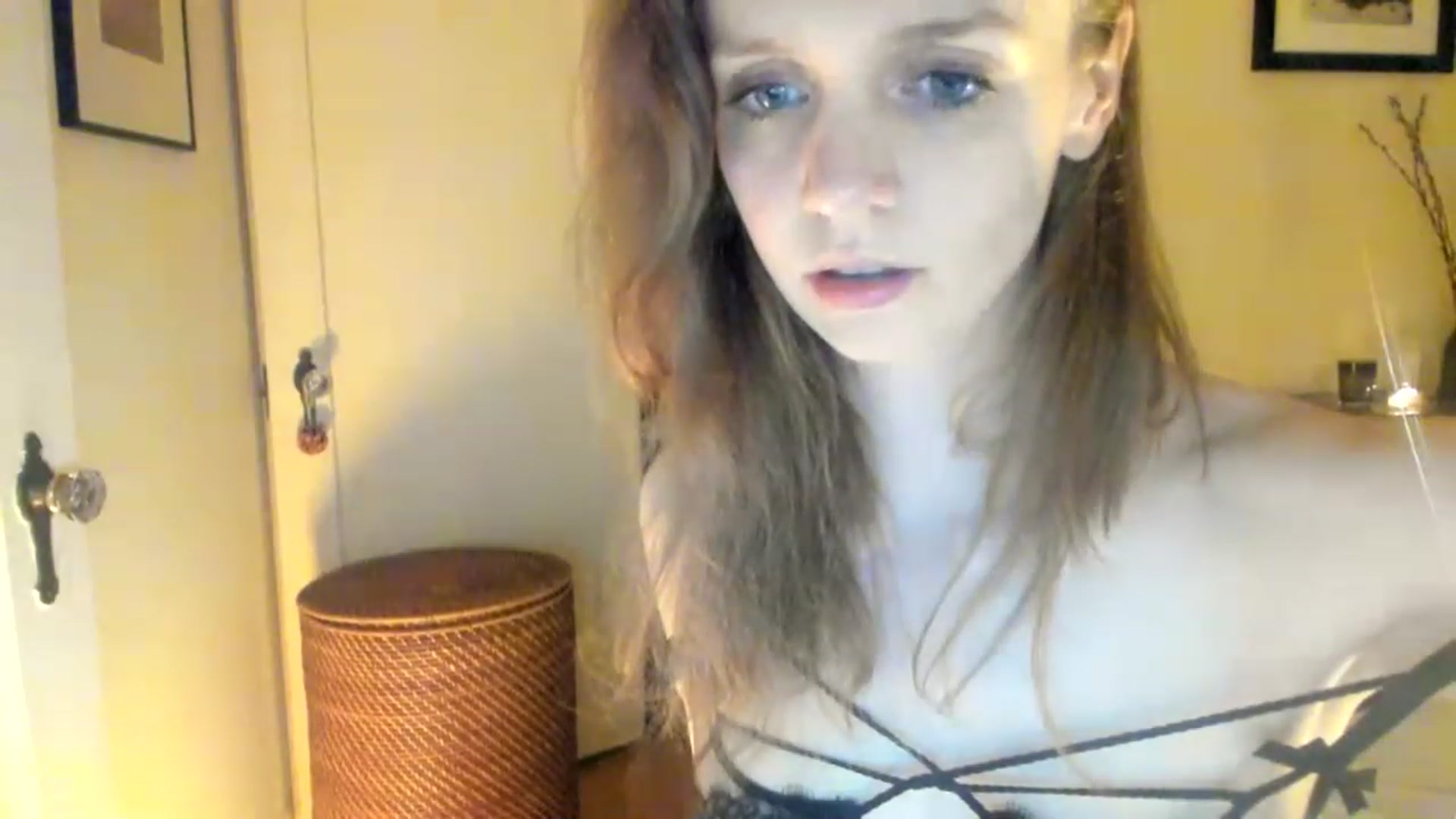 Gallery image thumbnail from muffinmoon's myfreecams stream on, 04/14/2023, 06:03 image 16 of 20