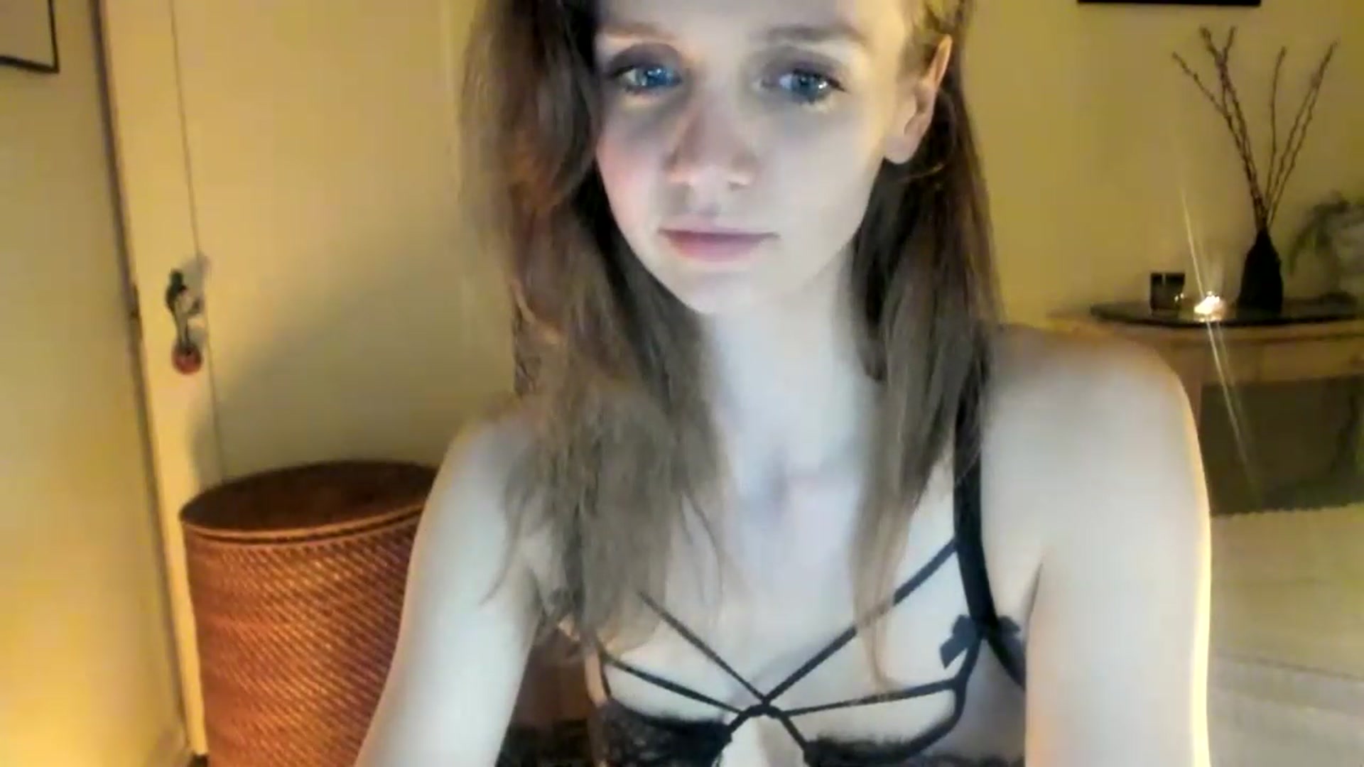 Gallery image thumbnail from muffinmoon's myfreecams stream on, 04/14/2023, 06:03 image 12 of 20