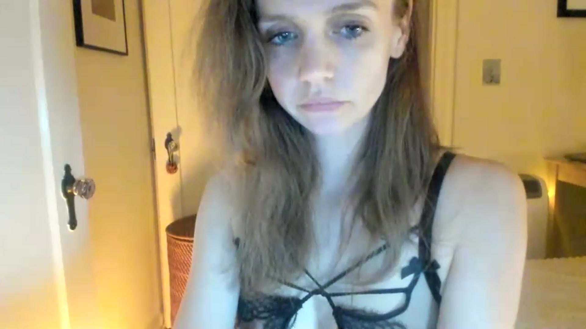 Gallery image thumbnail from muffinmoon's myfreecams stream on, 04/14/2023, 06:03 image 11 of 20