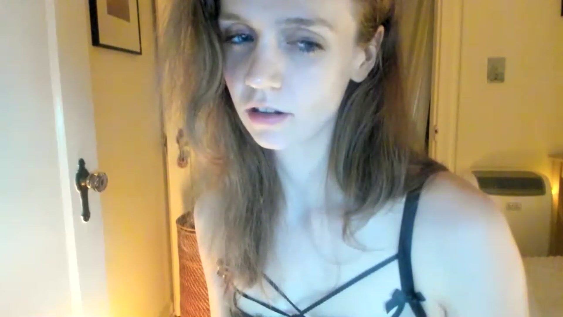 Gallery image thumbnail from muffinmoon's myfreecams stream on, 04/14/2023, 06:03 image 10 of 20