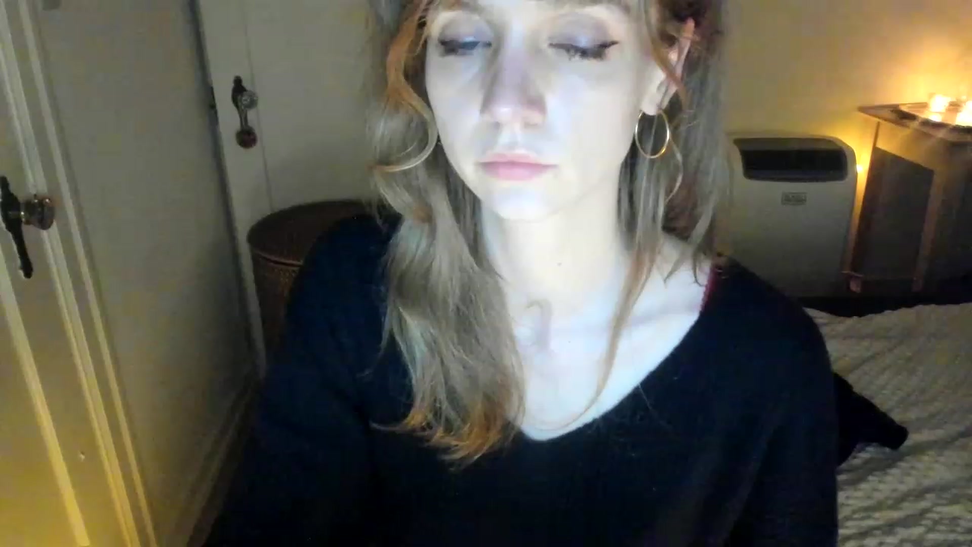 Gallery image thumbnail from muffinmoon's myfreecams stream on, 04/21/2023, 07:24 image 12 of 20