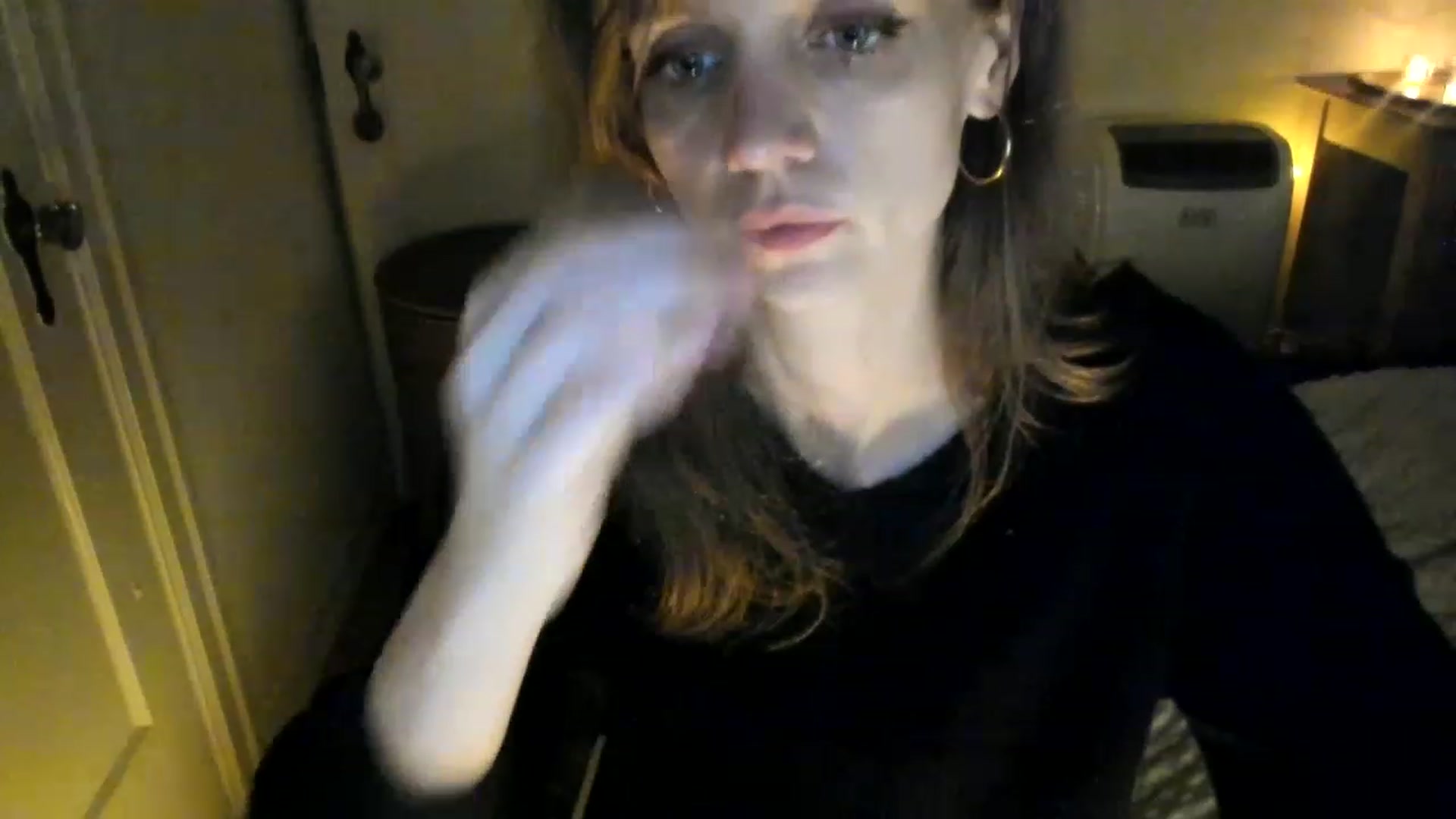 Gallery image thumbnail from muffinmoon's myfreecams stream on, 04/21/2023, 07:24 image 14 of 20