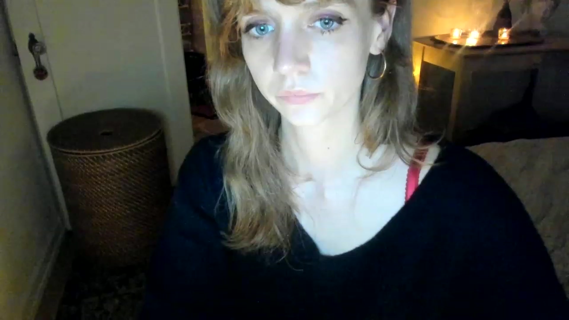 Gallery image thumbnail from muffinmoon's myfreecams stream on, 04/21/2023, 07:24 image 8 of 20