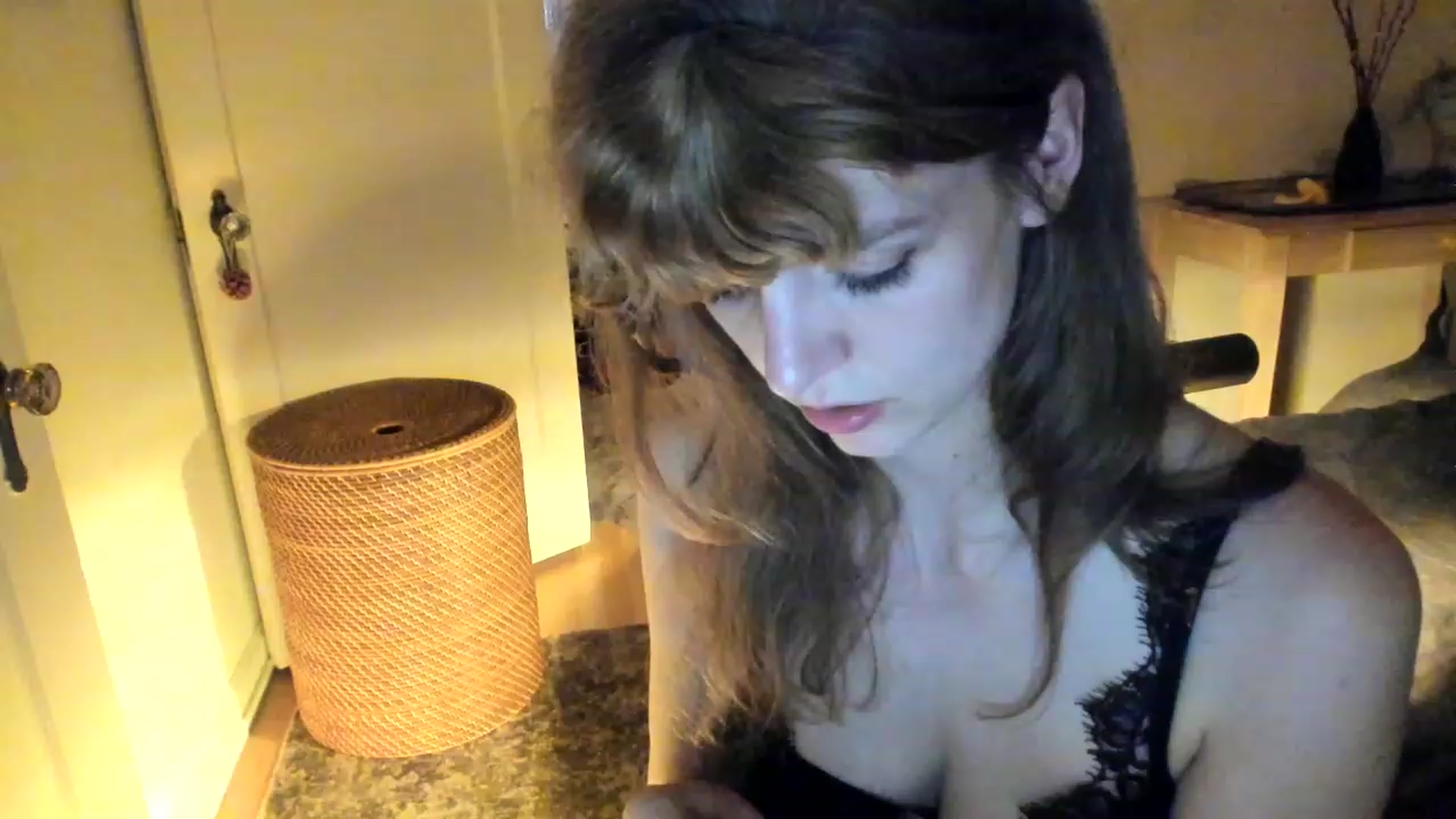Gallery image thumbnail from muffinmoon's myfreecams stream on, 04/30/2023, 08:05 image 13 of 20
