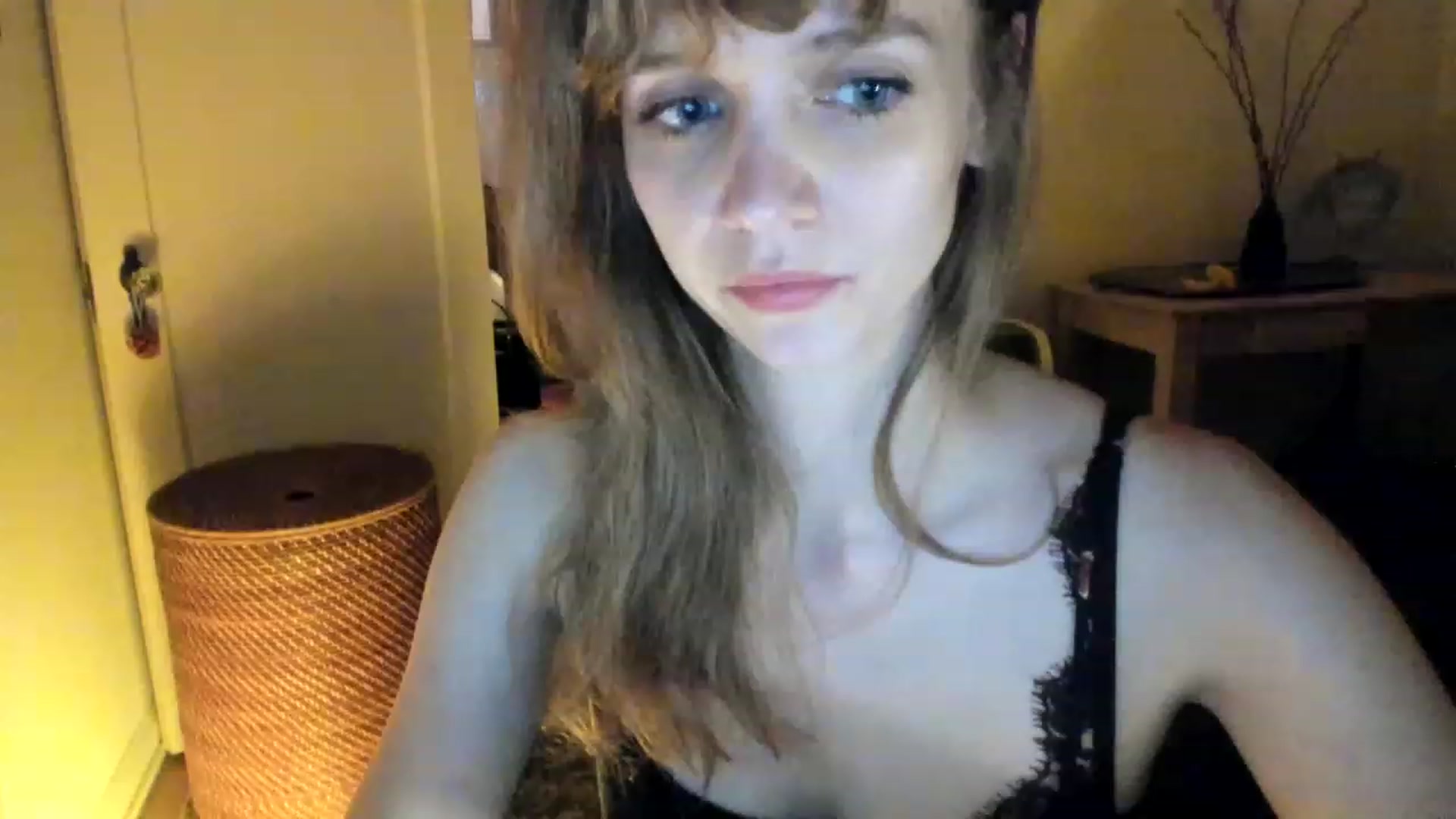 Gallery image thumbnail from muffinmoon's myfreecams stream on, 04/30/2023, 08:05 image 8 of 20