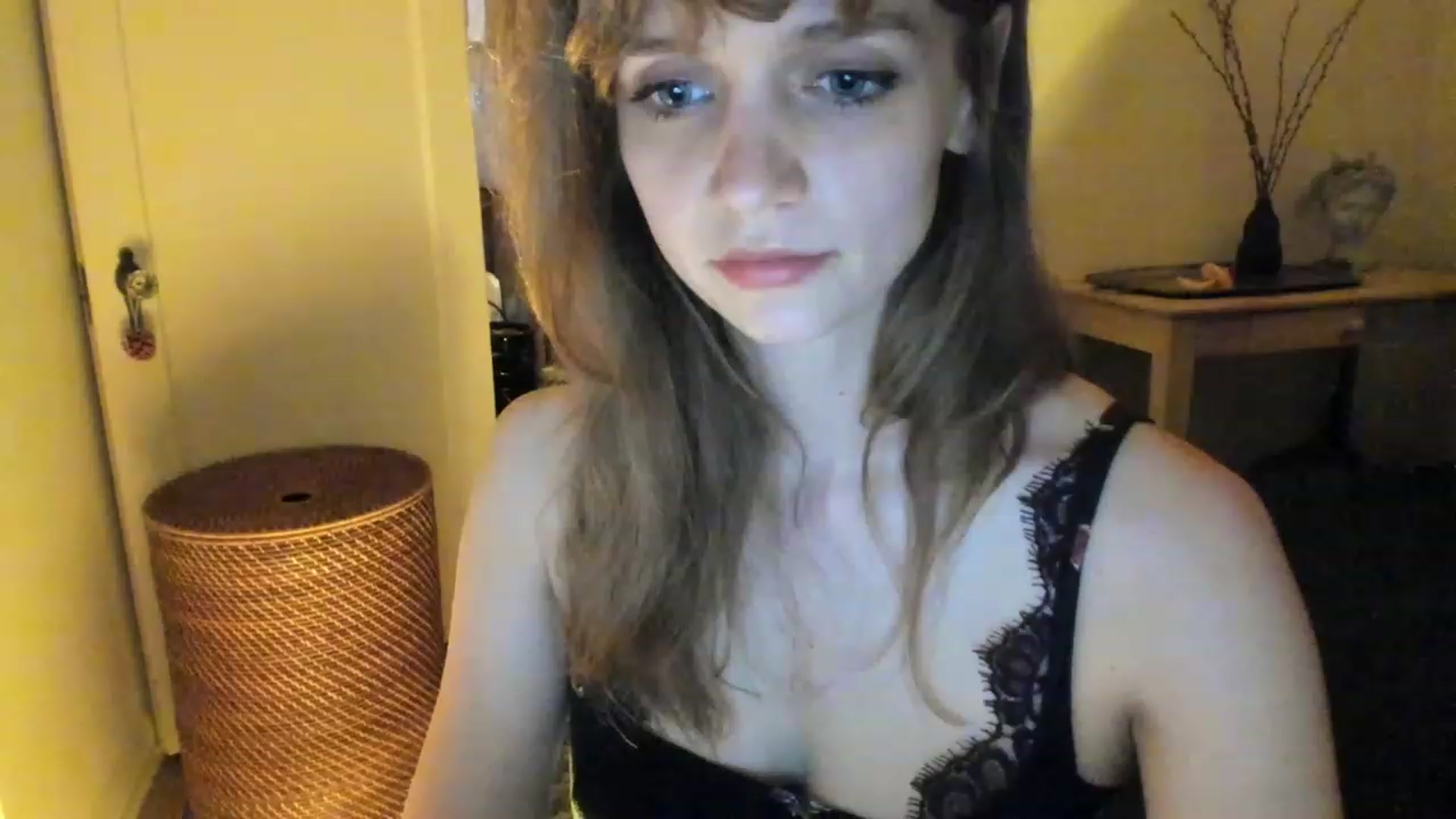 Gallery image thumbnail from muffinmoon's myfreecams stream on, 04/30/2023, 08:05 image 6 of 20