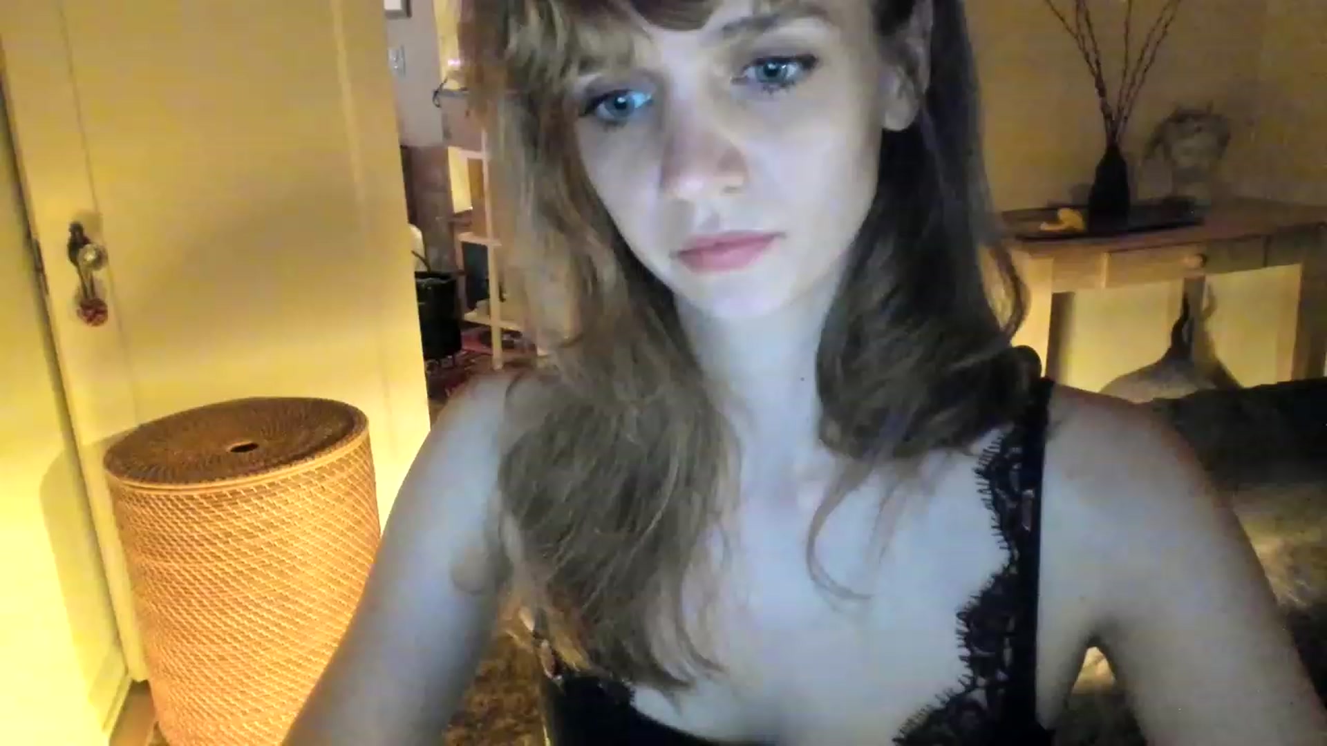 Gallery image thumbnail from muffinmoon's myfreecams stream on, 04/30/2023, 08:05 image 10 of 20