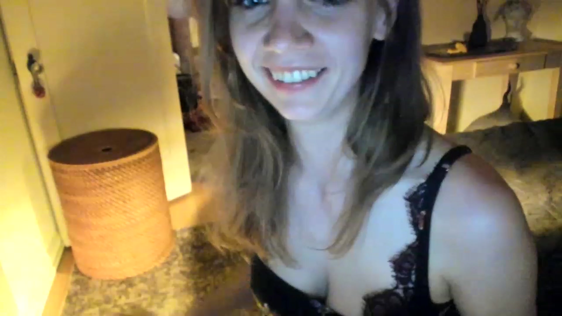 Gallery image thumbnail from muffinmoon's myfreecams stream on, 04/30/2023, 08:05 image 17 of 20