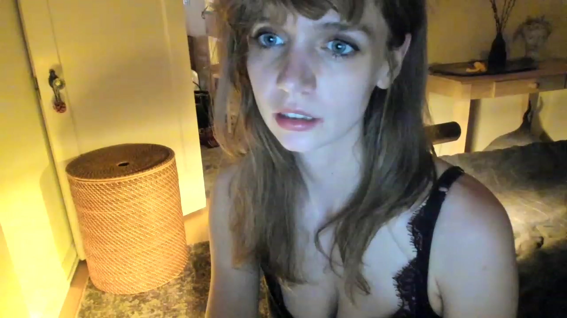 Gallery image thumbnail from muffinmoon's myfreecams stream on, 04/30/2023, 08:05 image 15 of 20