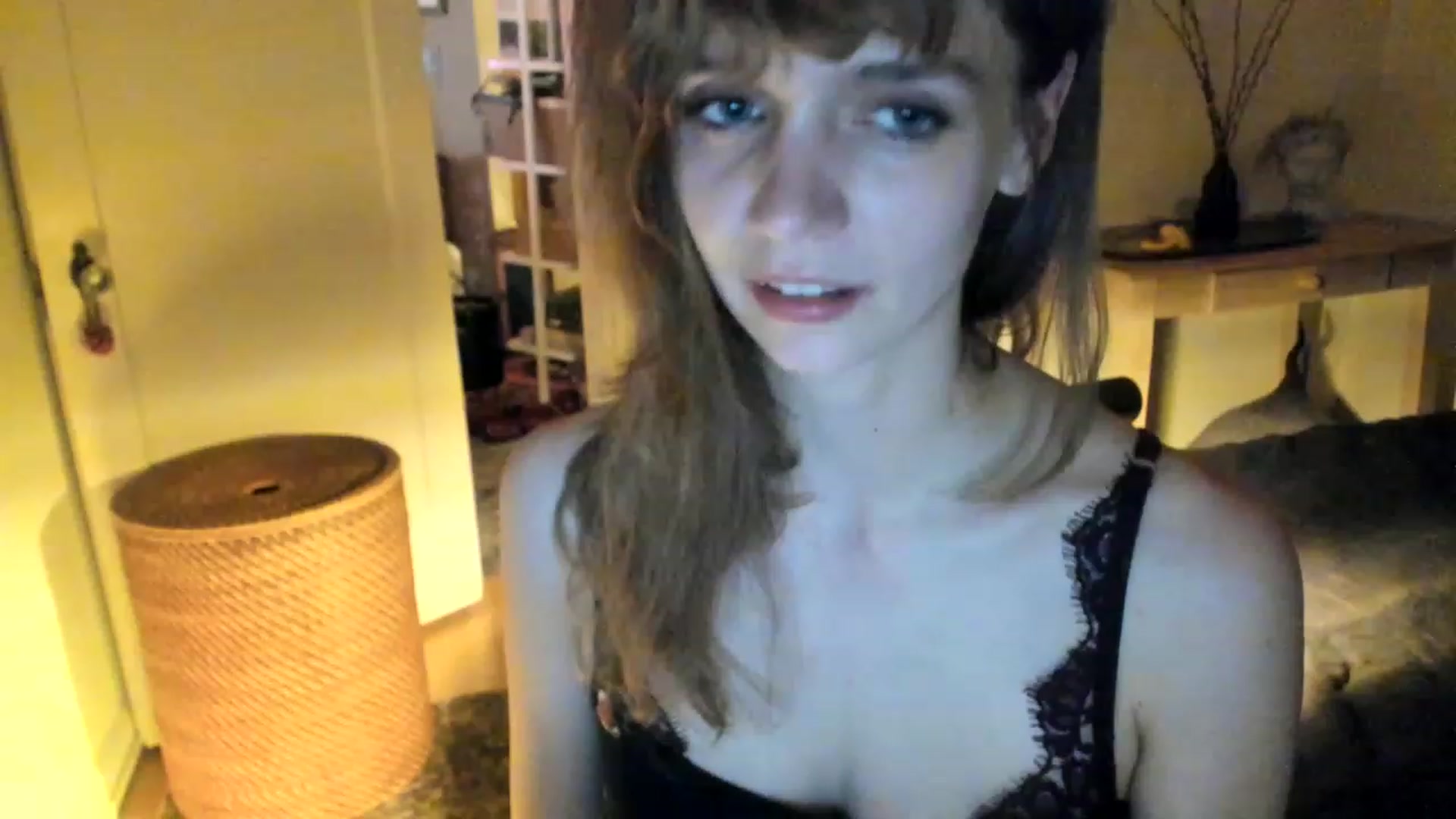 Gallery image thumbnail from muffinmoon's myfreecams stream on, 04/30/2023, 08:05 image 11 of 20