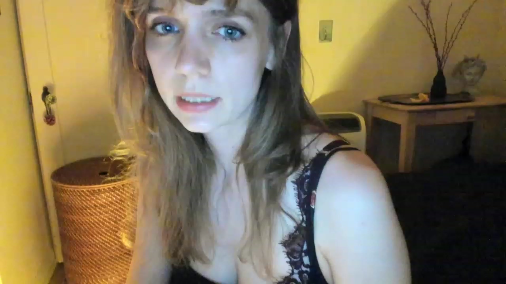Gallery image thumbnail from muffinmoon's myfreecams stream on, 04/30/2023, 08:05 image 7 of 20