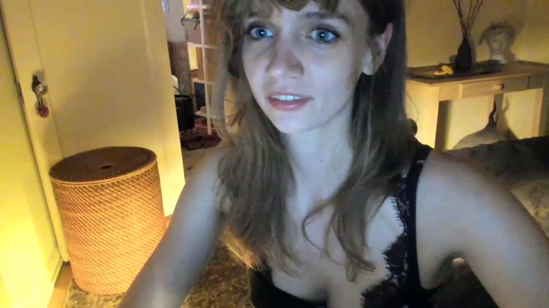 Gallery image thumbnail from muffinmoon's myfreecams stream on, 04/30/2023, 08:05 image 16 of 20