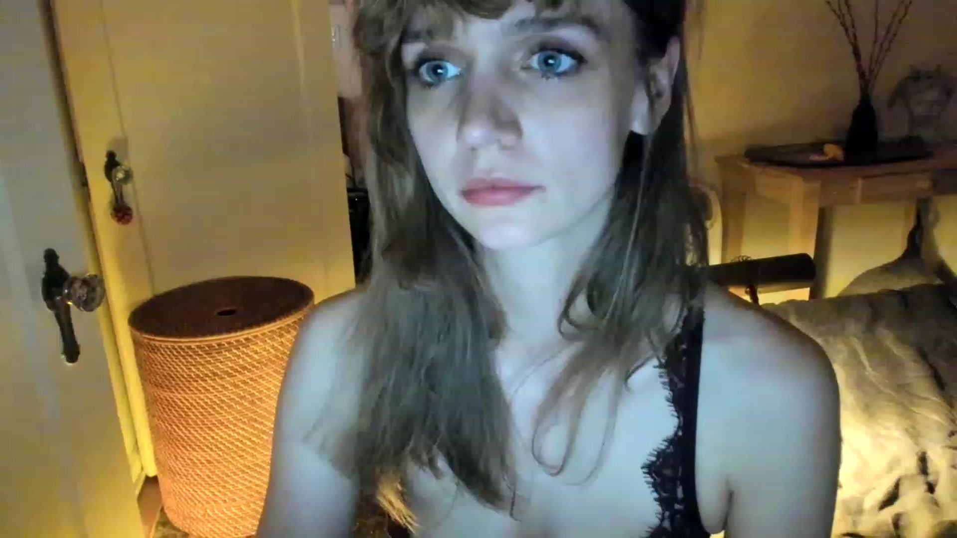 Gallery image thumbnail from muffinmoon's myfreecams stream on, 04/30/2023, 09:07 image 1 of 20