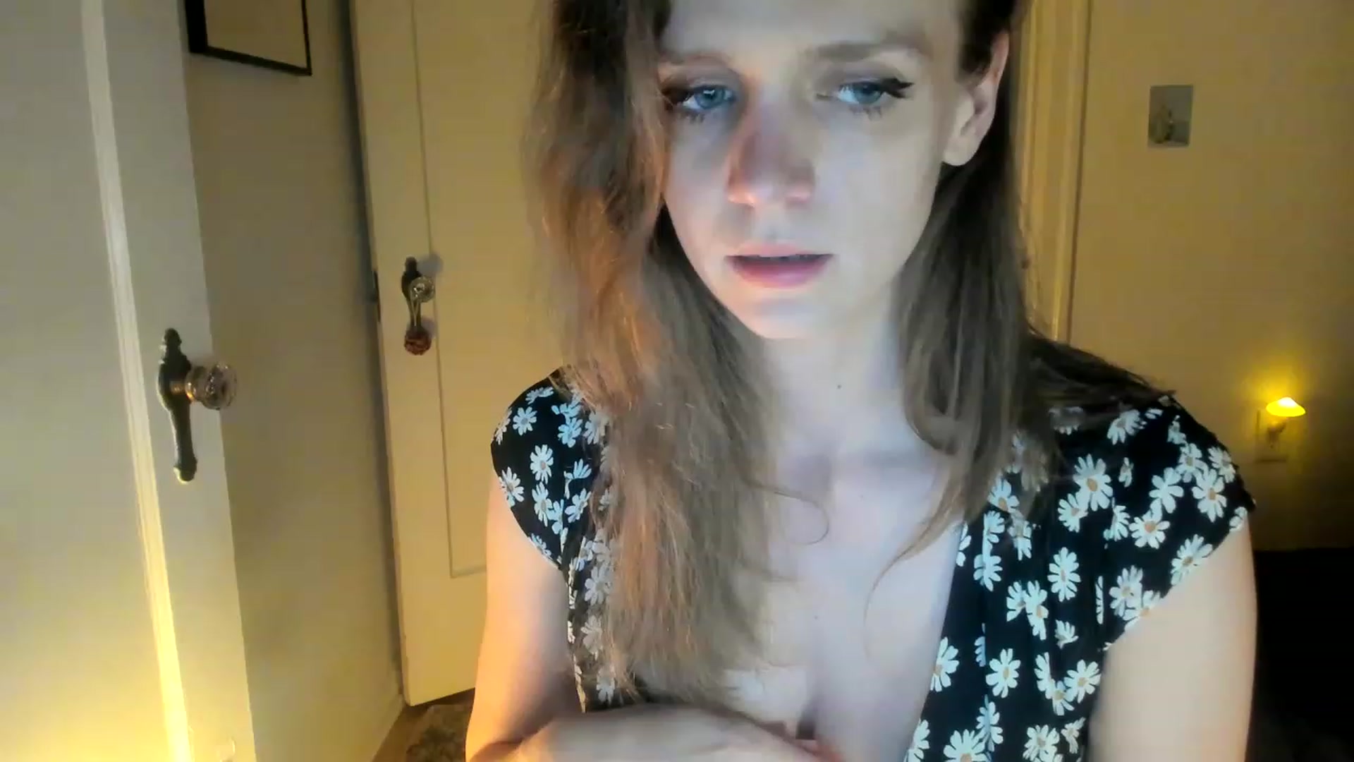 Gallery image thumbnail from muffinmoon's myfreecams stream on, 05/21/2023, 06:59 image 9 of 20
