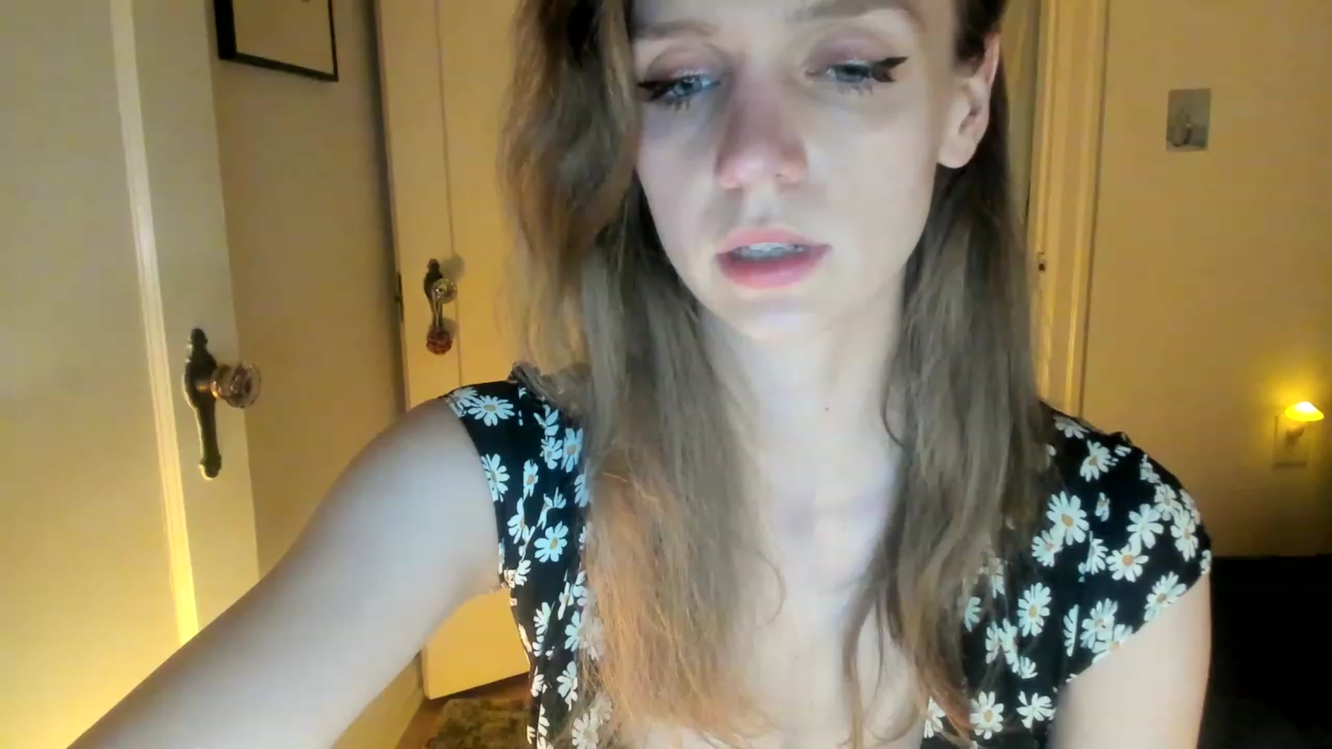 Gallery image thumbnail from muffinmoon's myfreecams stream on, 05/21/2023, 06:59 image 11 of 20