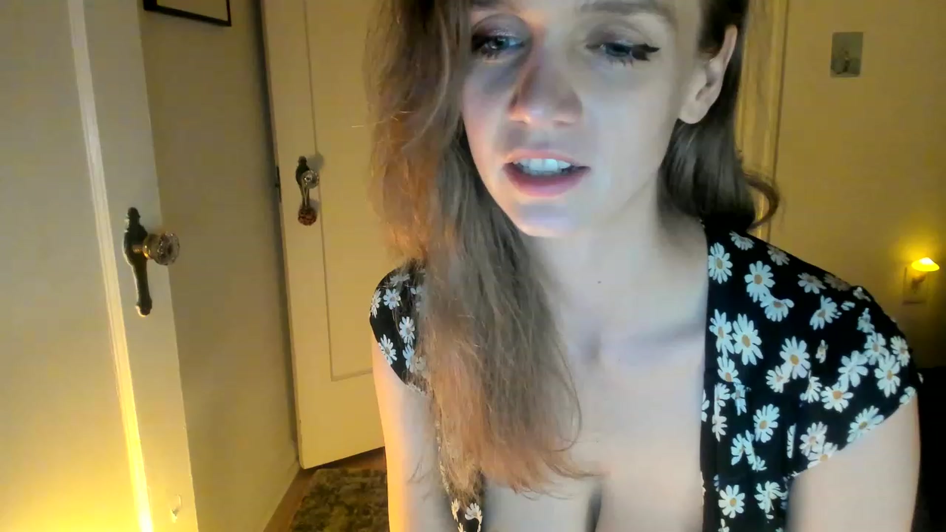 Gallery image thumbnail from muffinmoon's myfreecams stream on, 05/21/2023, 06:59 image 7 of 20