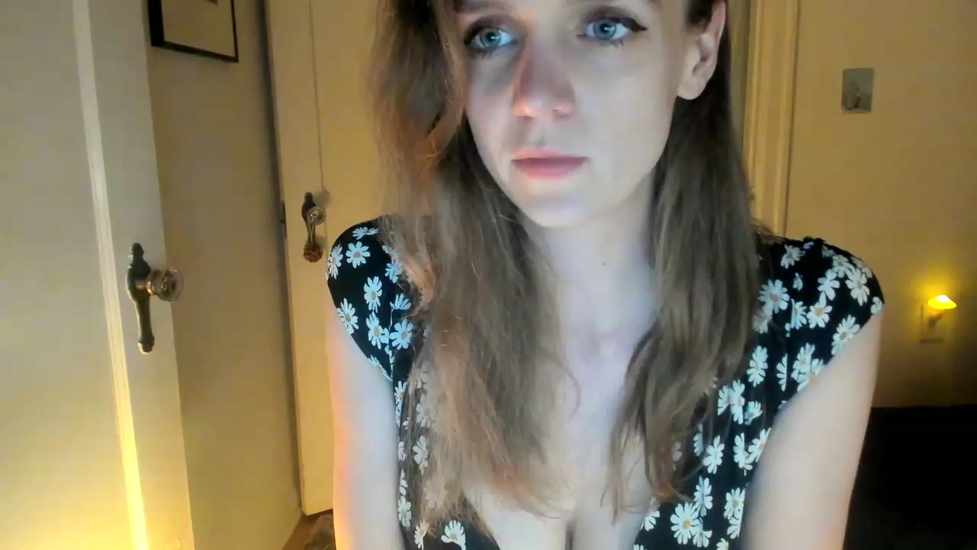 Gallery image thumbnail from muffinmoon's myfreecams stream on, 05/21/2023, 06:59 image 10 of 20