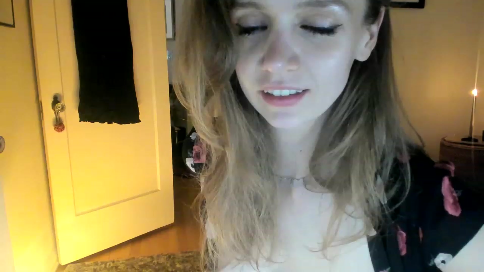 Gallery image thumbnail from muffinmoon's myfreecams stream on, 05/24/2023, 07:03 image 10 of 20