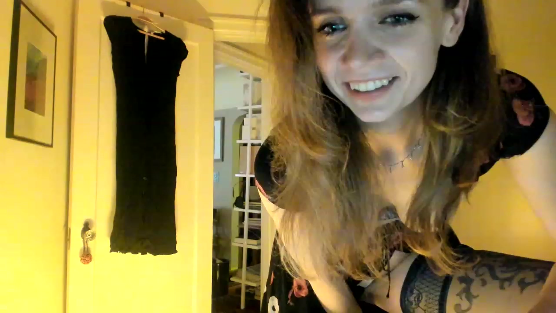 Gallery image thumbnail from muffinmoon's myfreecams stream on, 05/24/2023, 07:03 image 4 of 20