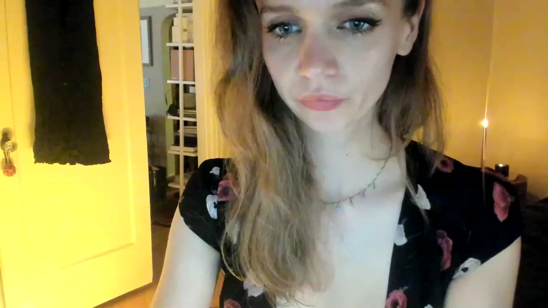 Gallery image thumbnail from muffinmoon's myfreecams stream on, 05/24/2023, 07:03 image 8 of 20
