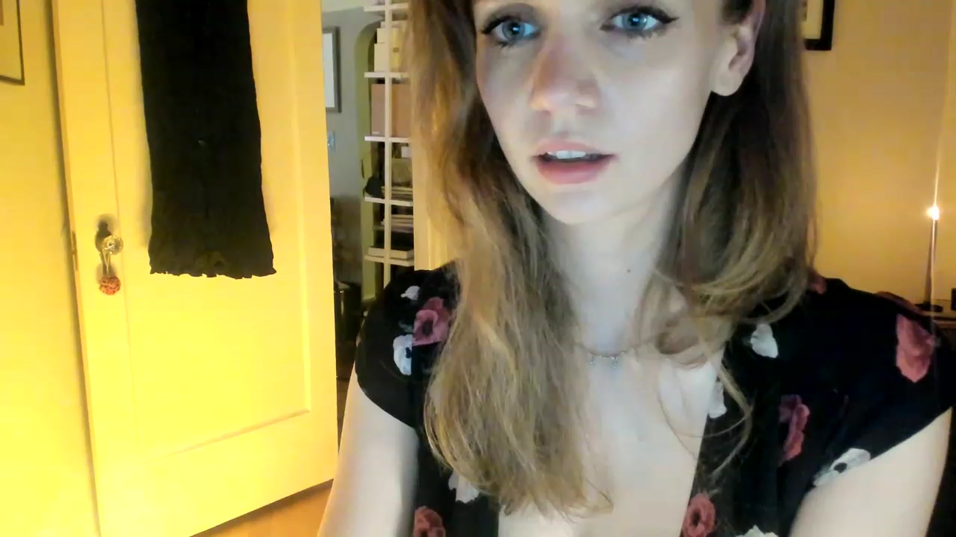 Gallery image thumbnail from muffinmoon's myfreecams stream on, 05/24/2023, 07:03 image 7 of 20