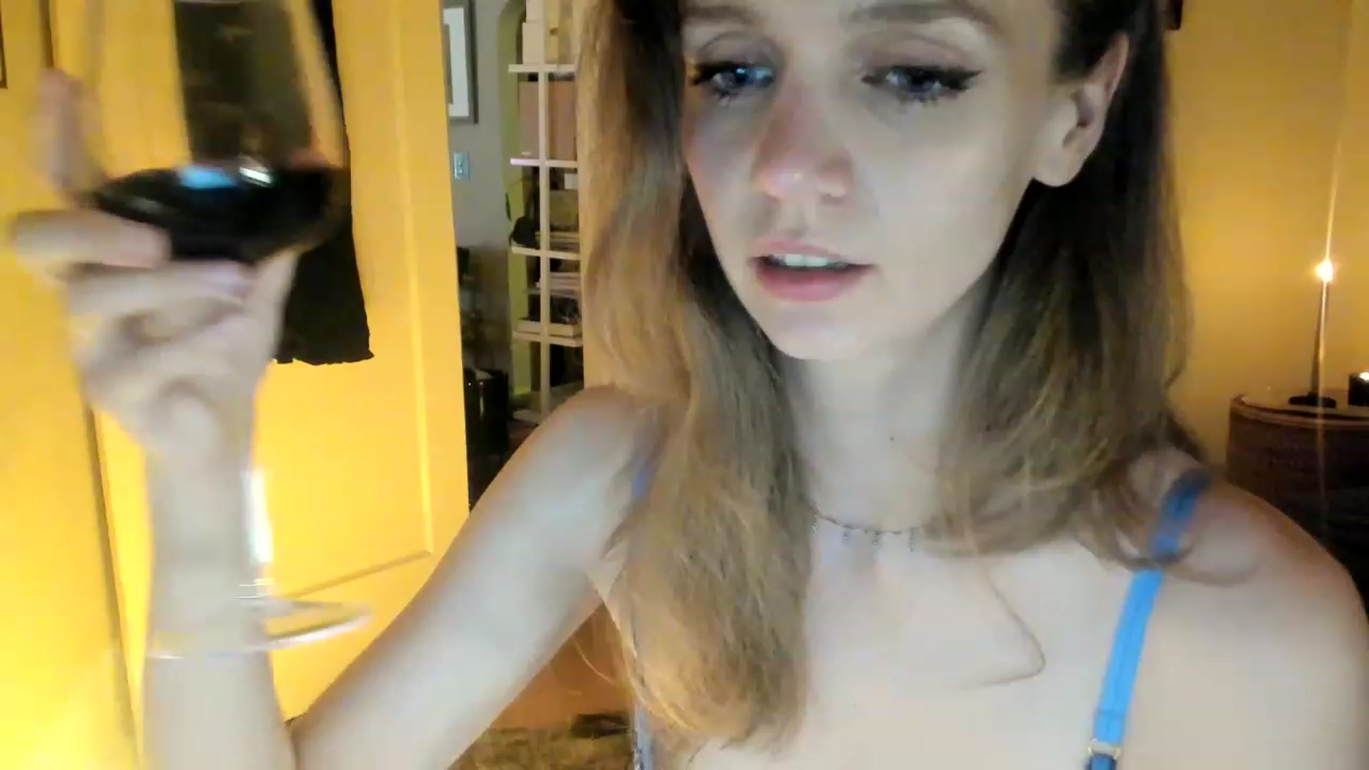 Gallery image thumbnail from muffinmoon's myfreecams stream on, 05/24/2023, 07:03 image 16 of 20