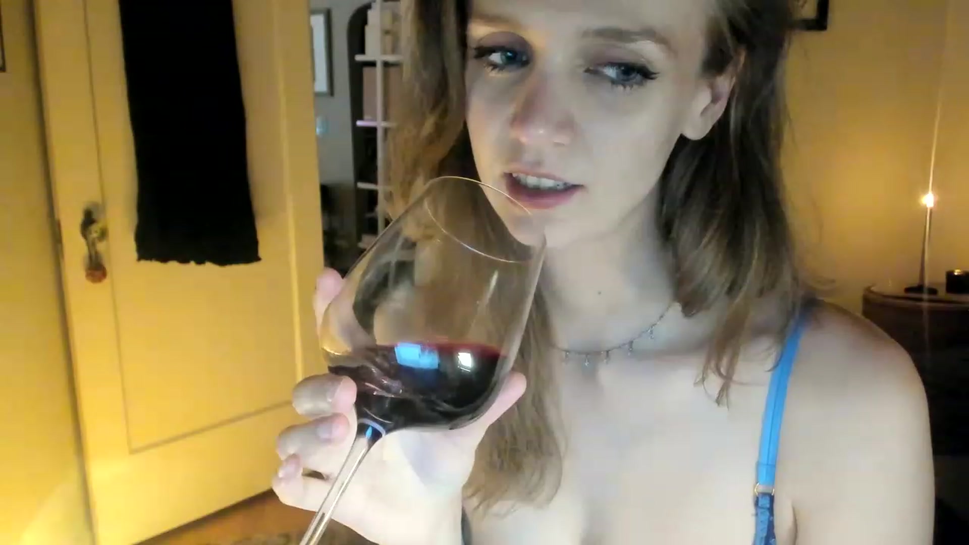 Gallery image thumbnail from muffinmoon's myfreecams stream on, 05/24/2023, 07:03 image 18 of 20