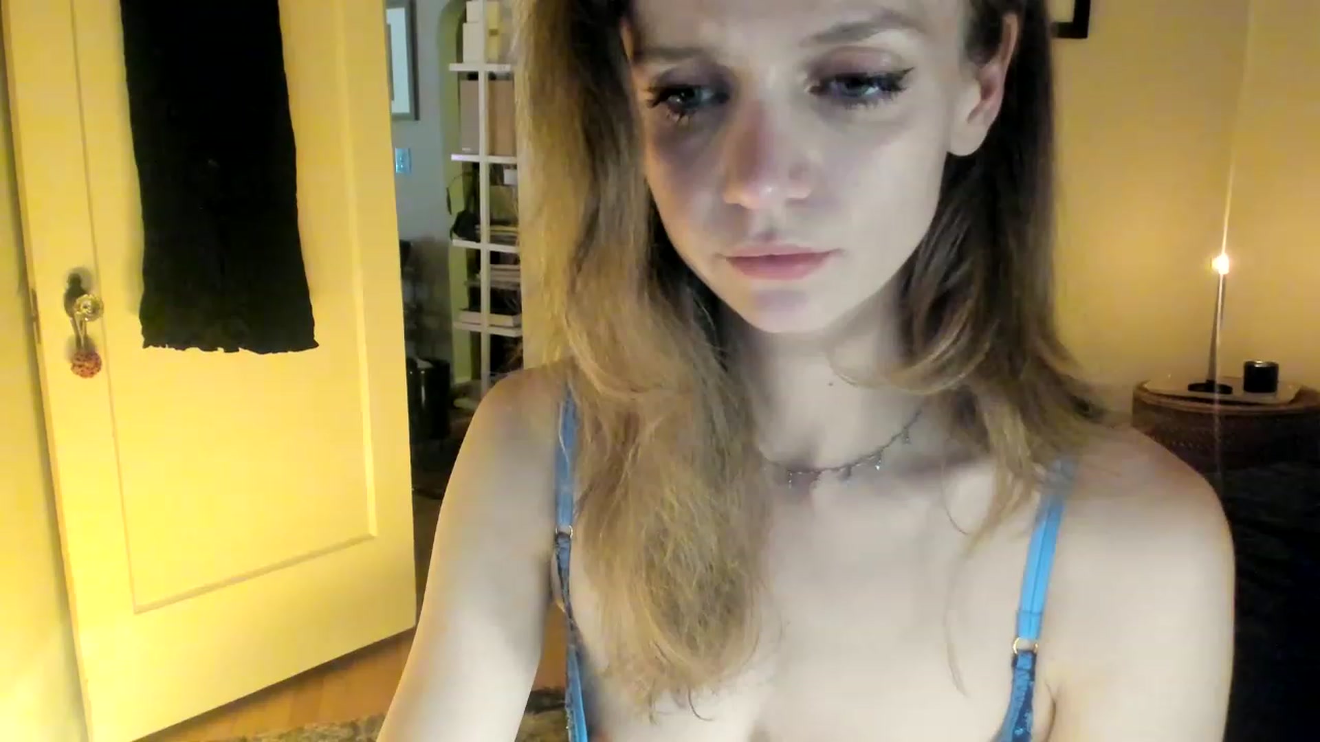 Gallery image thumbnail from muffinmoon's myfreecams stream on, 05/24/2023, 07:03 image 14 of 20