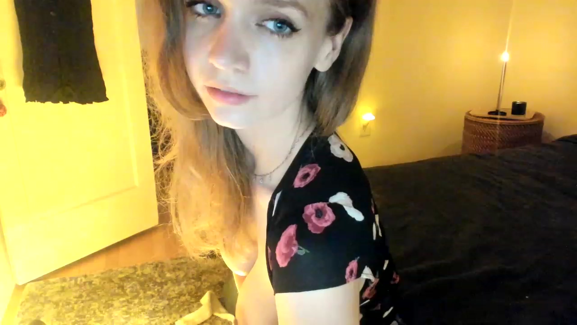 Gallery image thumbnail from muffinmoon's myfreecams stream on, 05/24/2023, 07:03 image 6 of 20