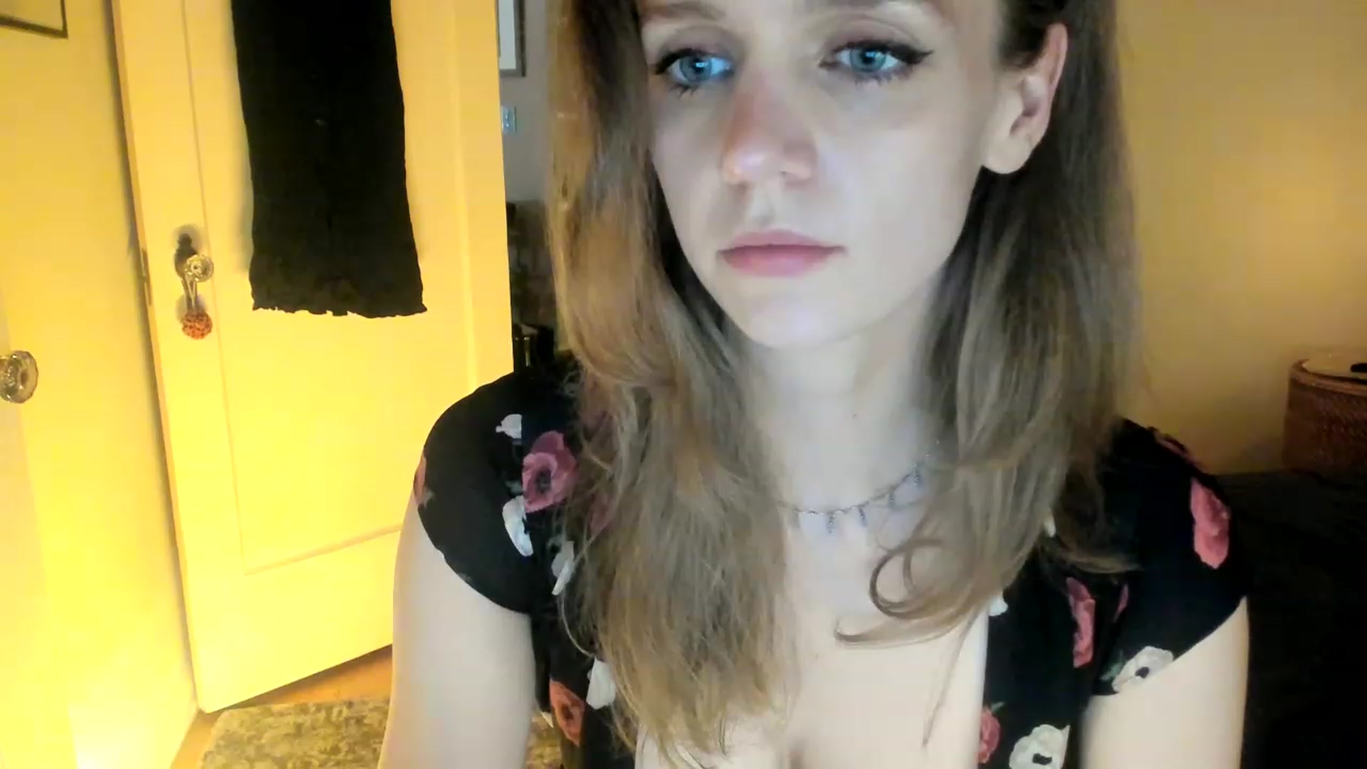 Gallery image thumbnail from muffinmoon's myfreecams stream on, 05/24/2023, 07:03 image 9 of 20