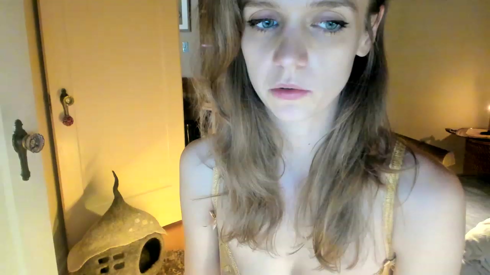 Gallery image thumbnail from muffinmoon's myfreecams stream on, 05/28/2023, 08:58 image 9 of 20