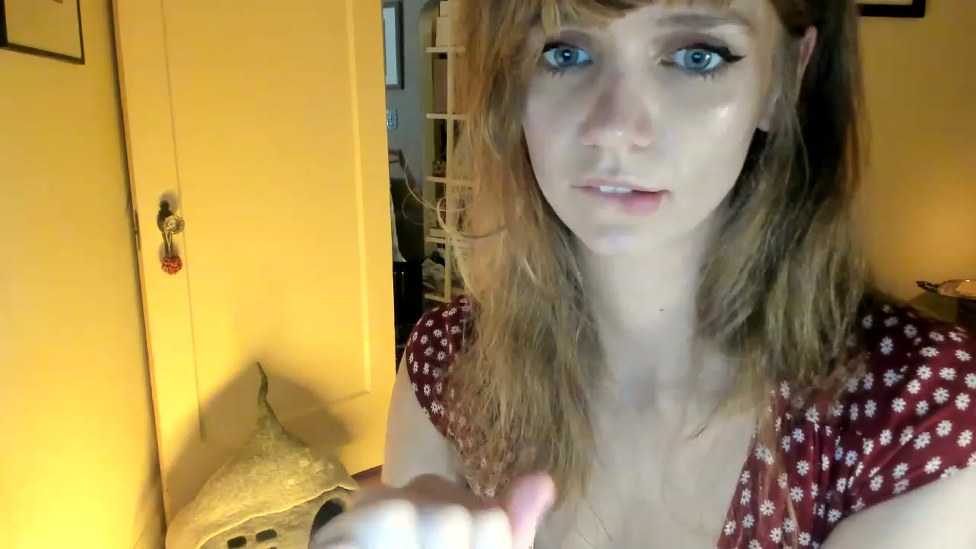 Gallery image thumbnail from muffinmoon's myfreecams stream on, 05/29/2023, 06:56 image 6 of 20