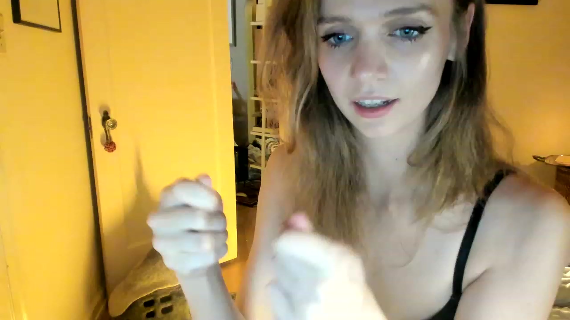 Gallery image thumbnail from muffinmoon's myfreecams stream on, 05/29/2023, 06:56 image 18 of 20
