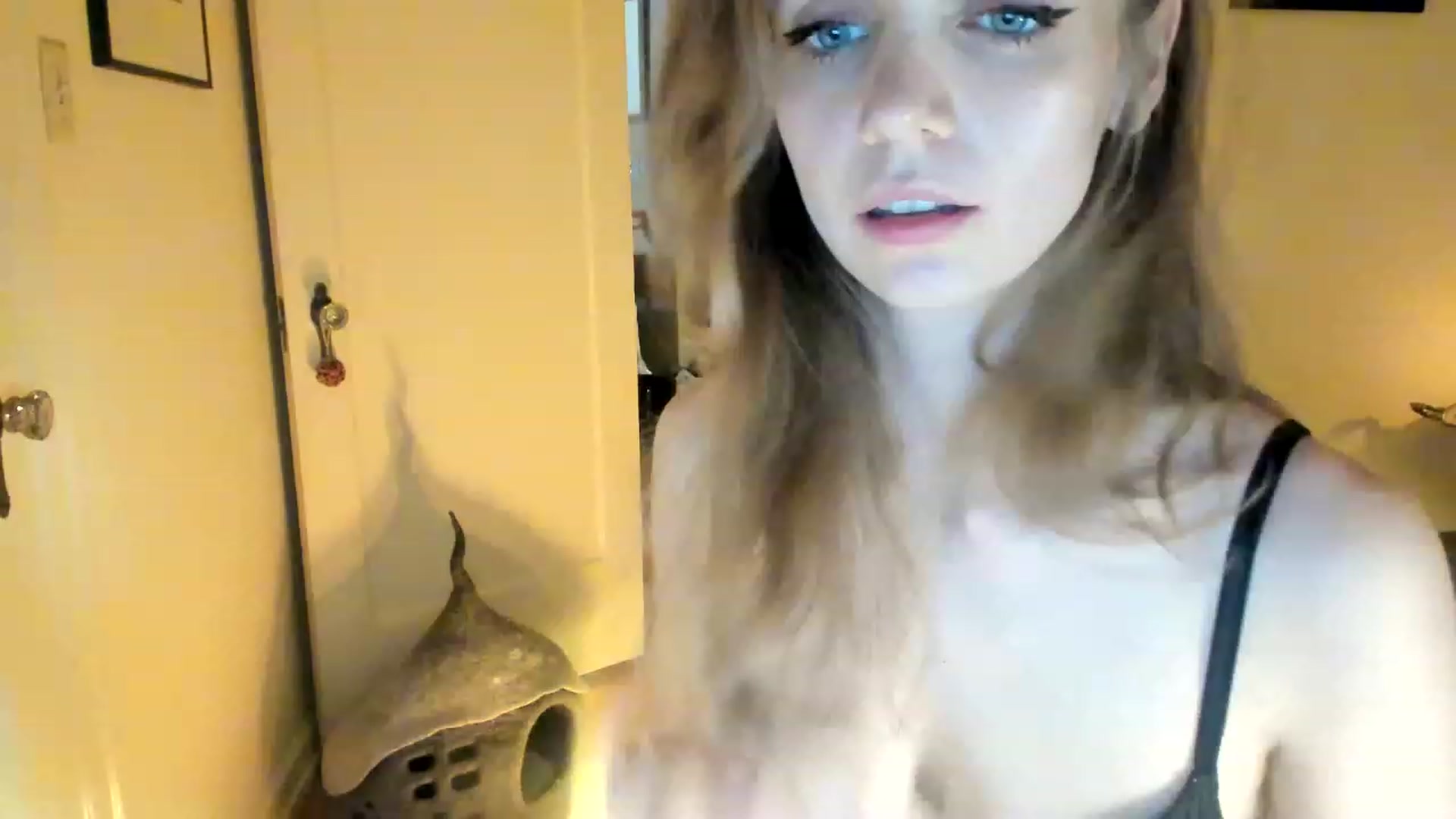 Gallery image thumbnail from muffinmoon's myfreecams stream on, 05/29/2023, 06:56 image 17 of 20