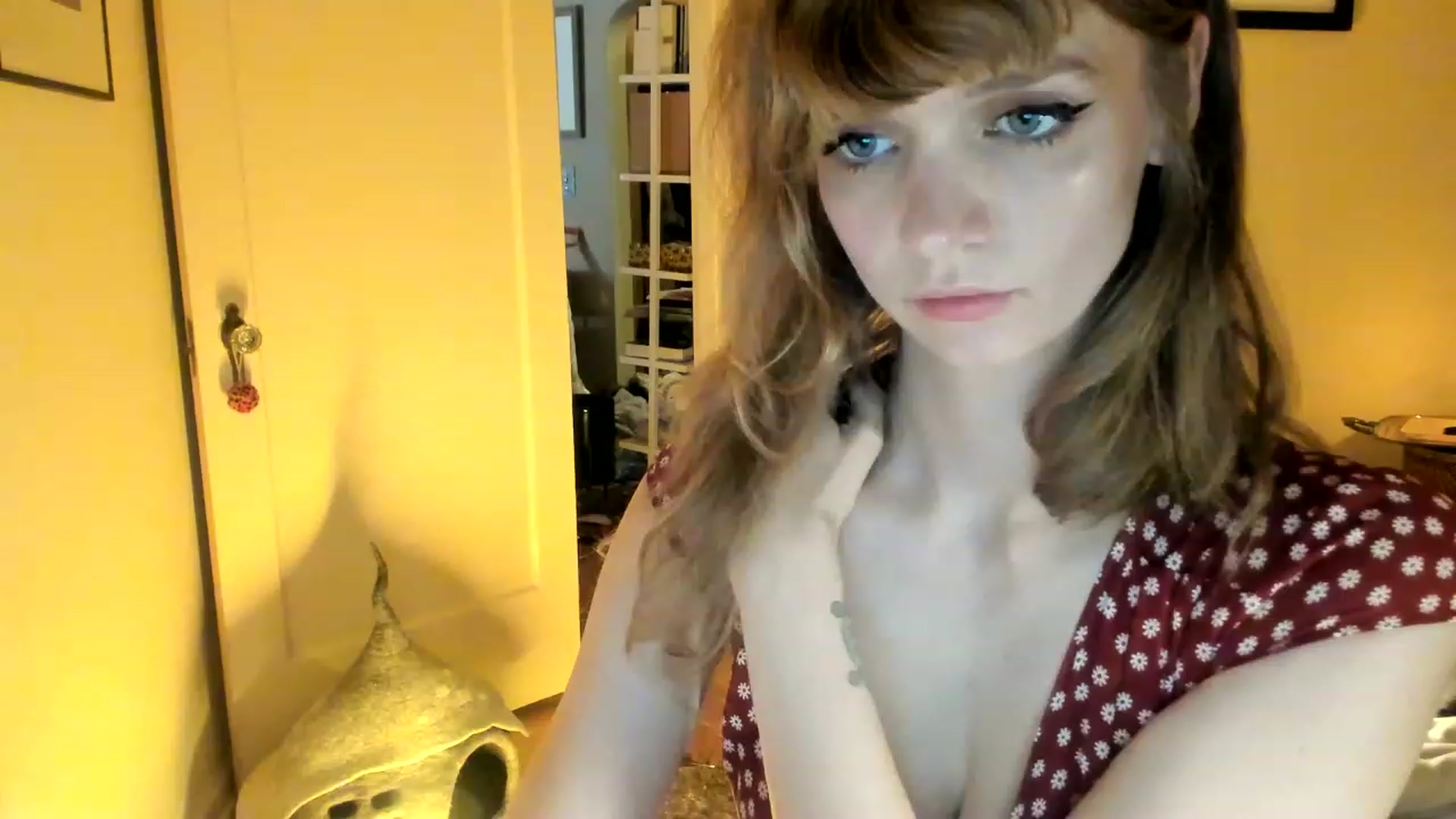 Gallery image thumbnail from muffinmoon's myfreecams stream on, 05/29/2023, 06:56 image 8 of 20