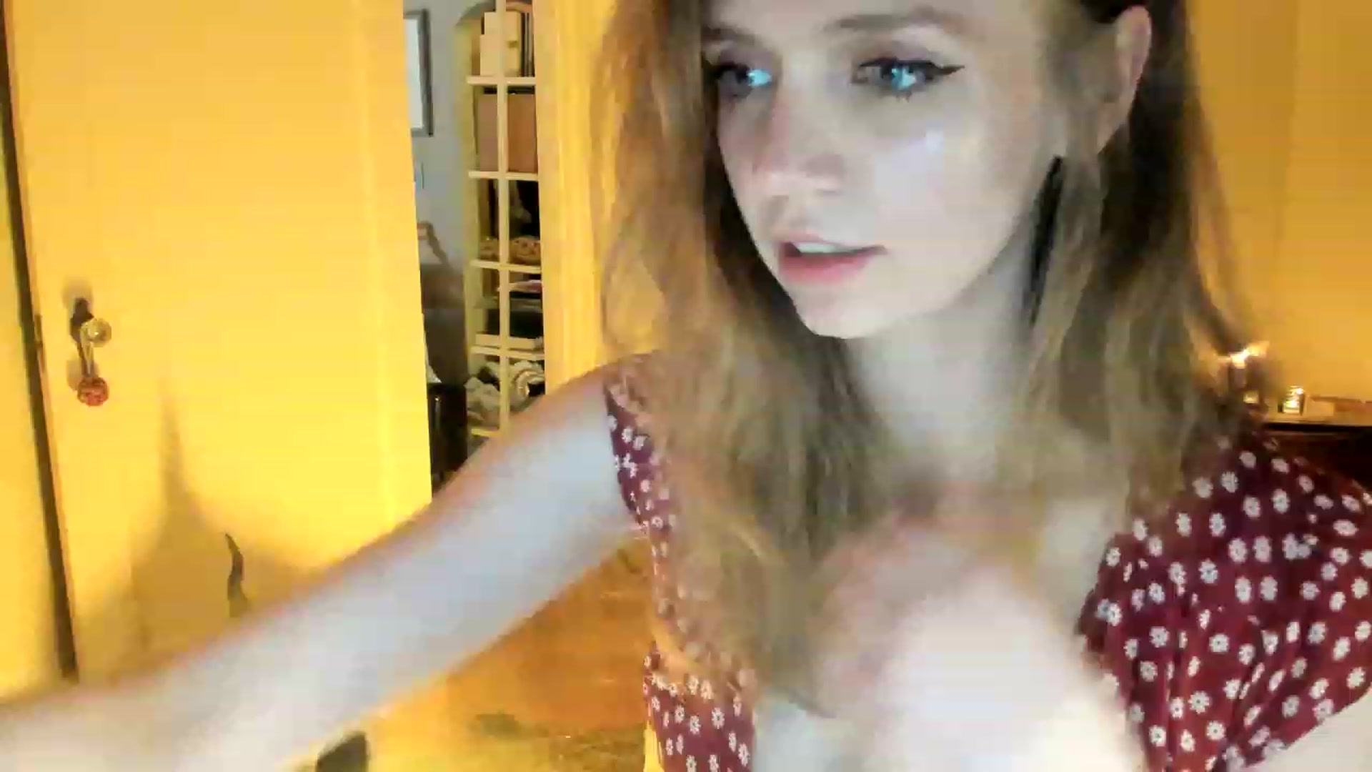 Gallery image thumbnail from muffinmoon's myfreecams stream on, 05/29/2023, 06:56 image 13 of 20