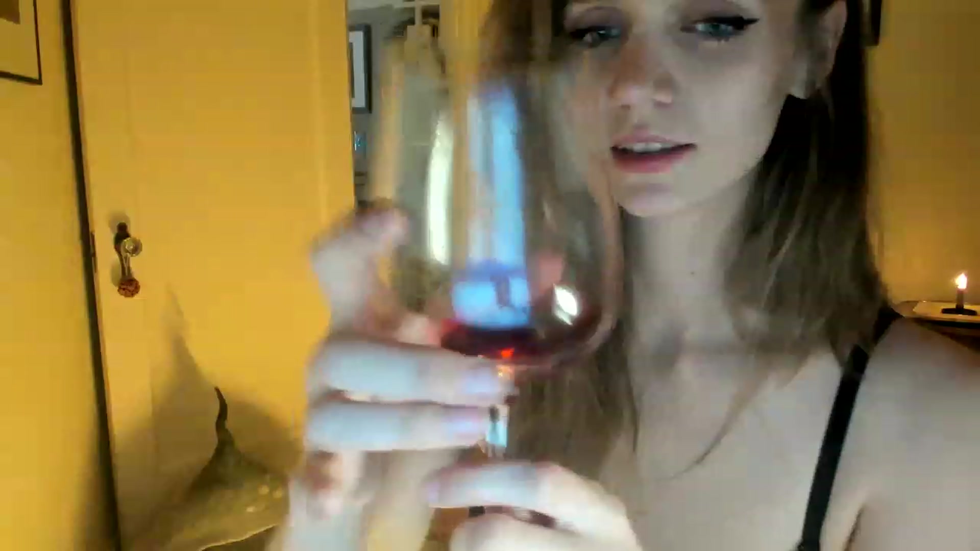 Gallery image thumbnail from muffinmoon's myfreecams stream on, 05/29/2023, 07:19 image 19 of 20