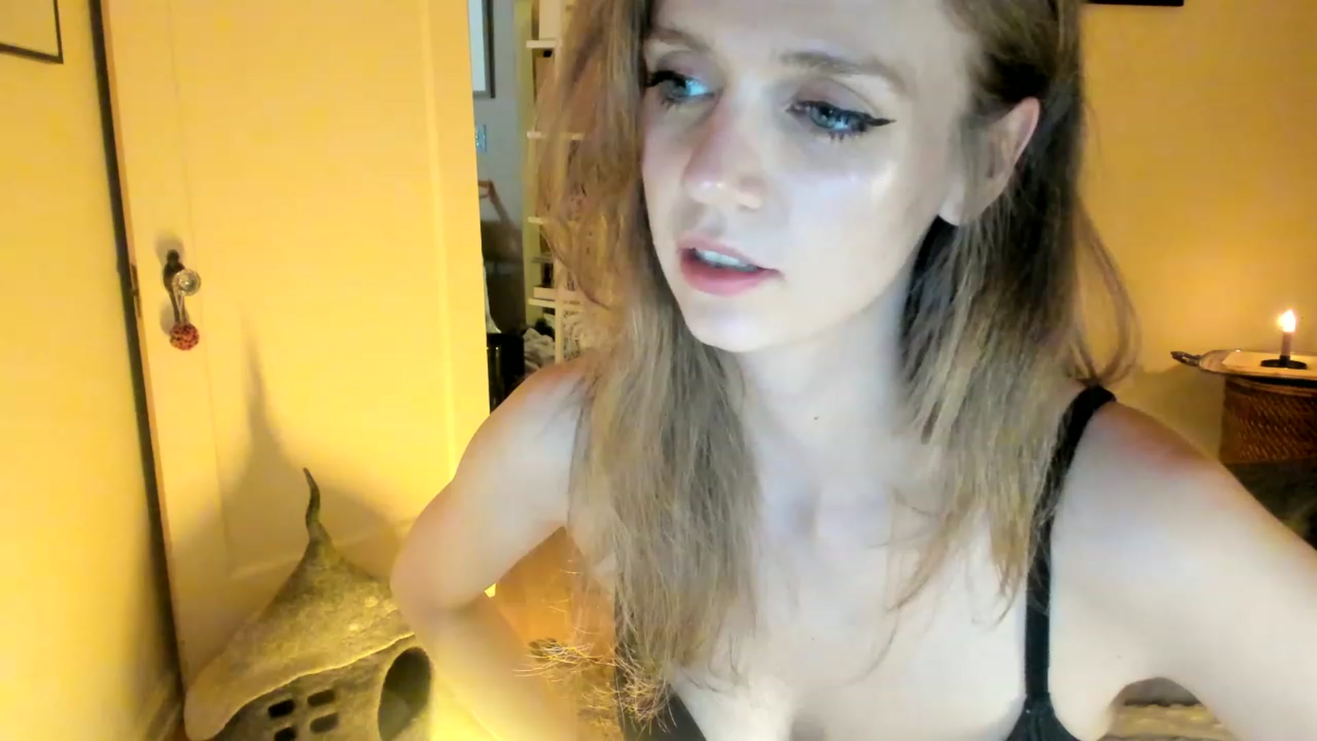 Gallery image thumbnail from muffinmoon's myfreecams stream on, 05/29/2023, 07:19 image 1 of 20