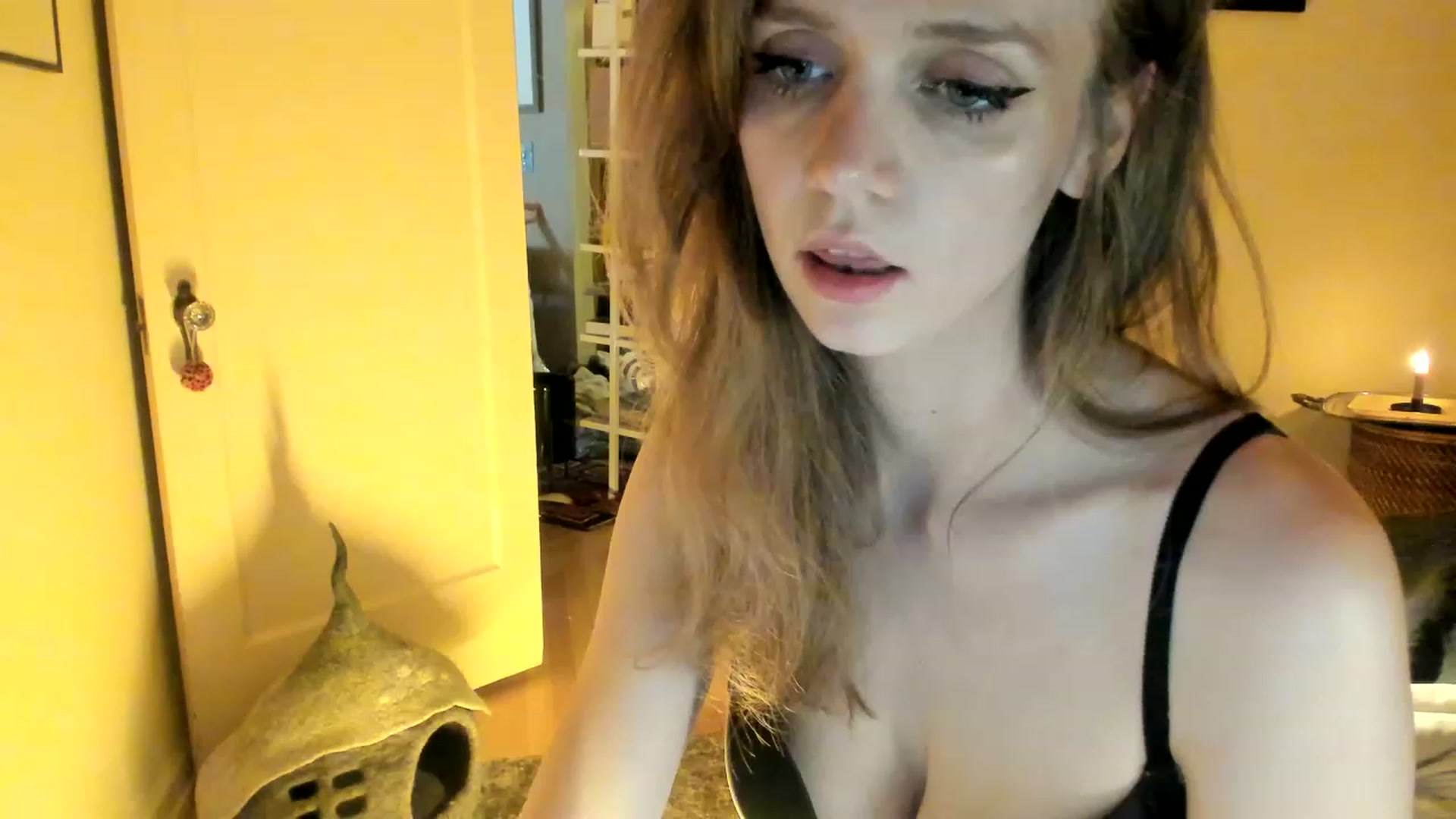 Gallery image thumbnail from muffinmoon's myfreecams stream on, 05/29/2023, 07:19 image 9 of 20