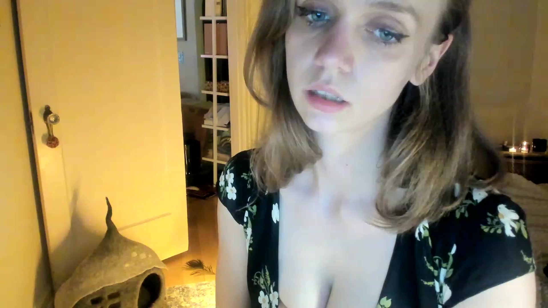 Gallery image thumbnail from muffinmoon's myfreecams stream on, 05/31/2023, 07:25 image 15 of 20
