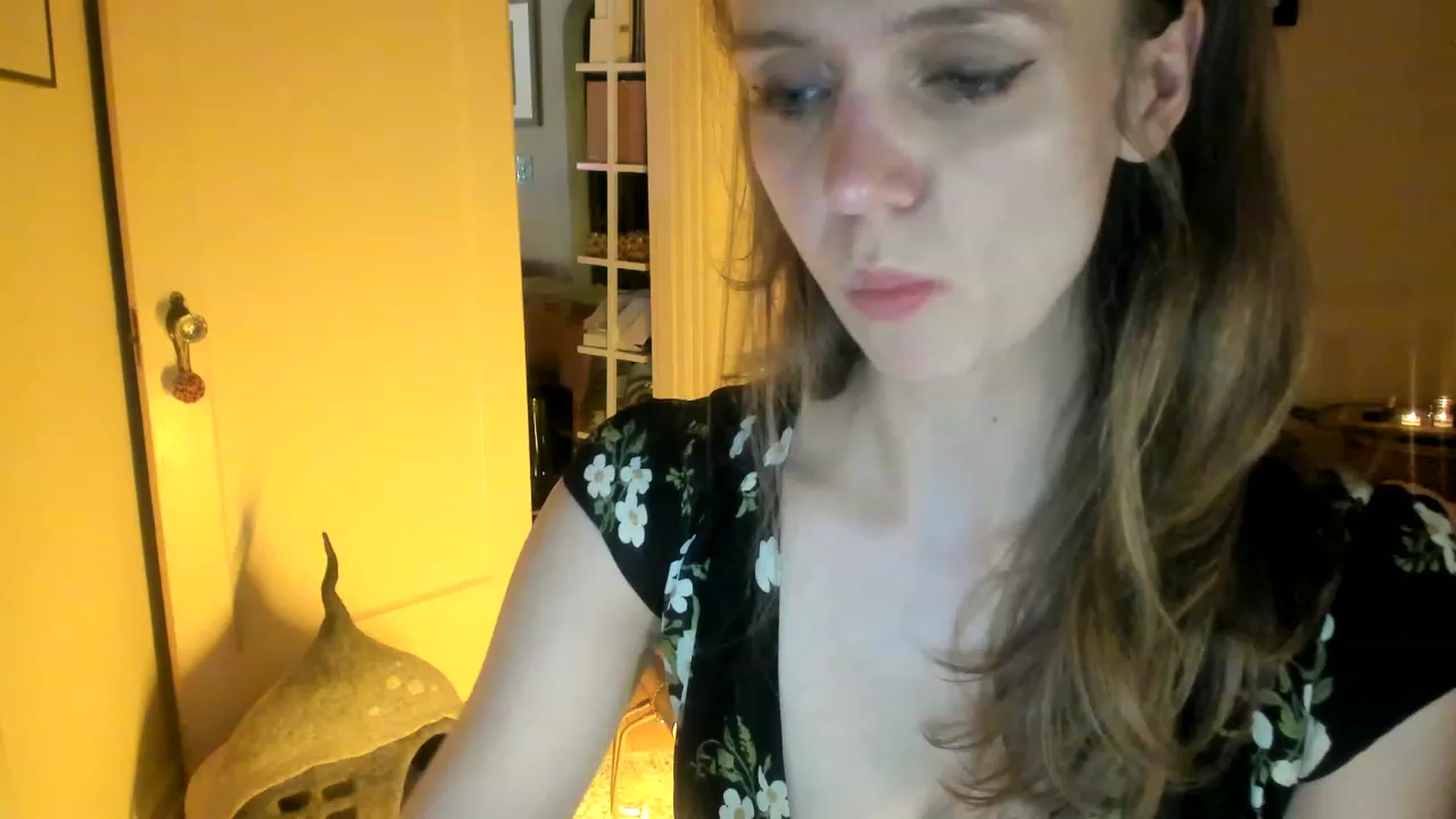 Gallery image thumbnail from muffinmoon's myfreecams stream on, 05/31/2023, 07:25 image 10 of 20