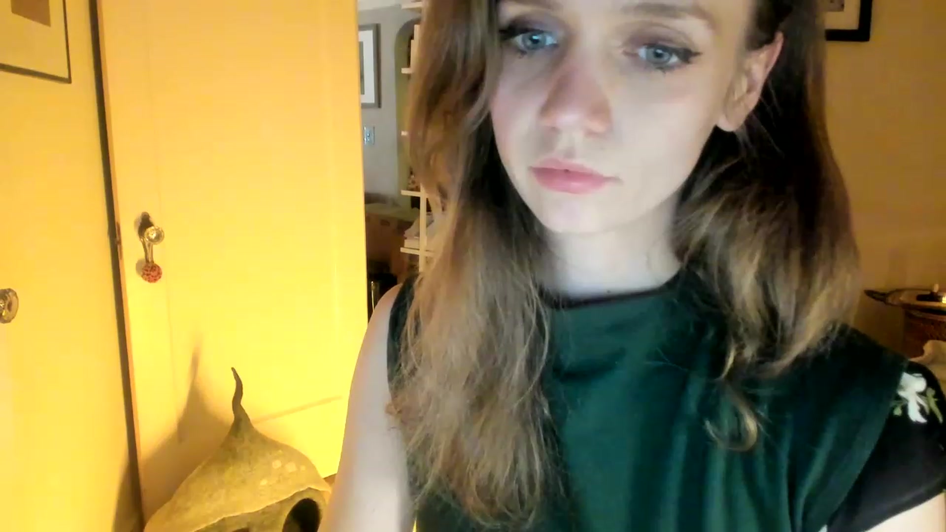Gallery image thumbnail from muffinmoon's myfreecams stream on, 05/31/2023, 07:25 image 7 of 20