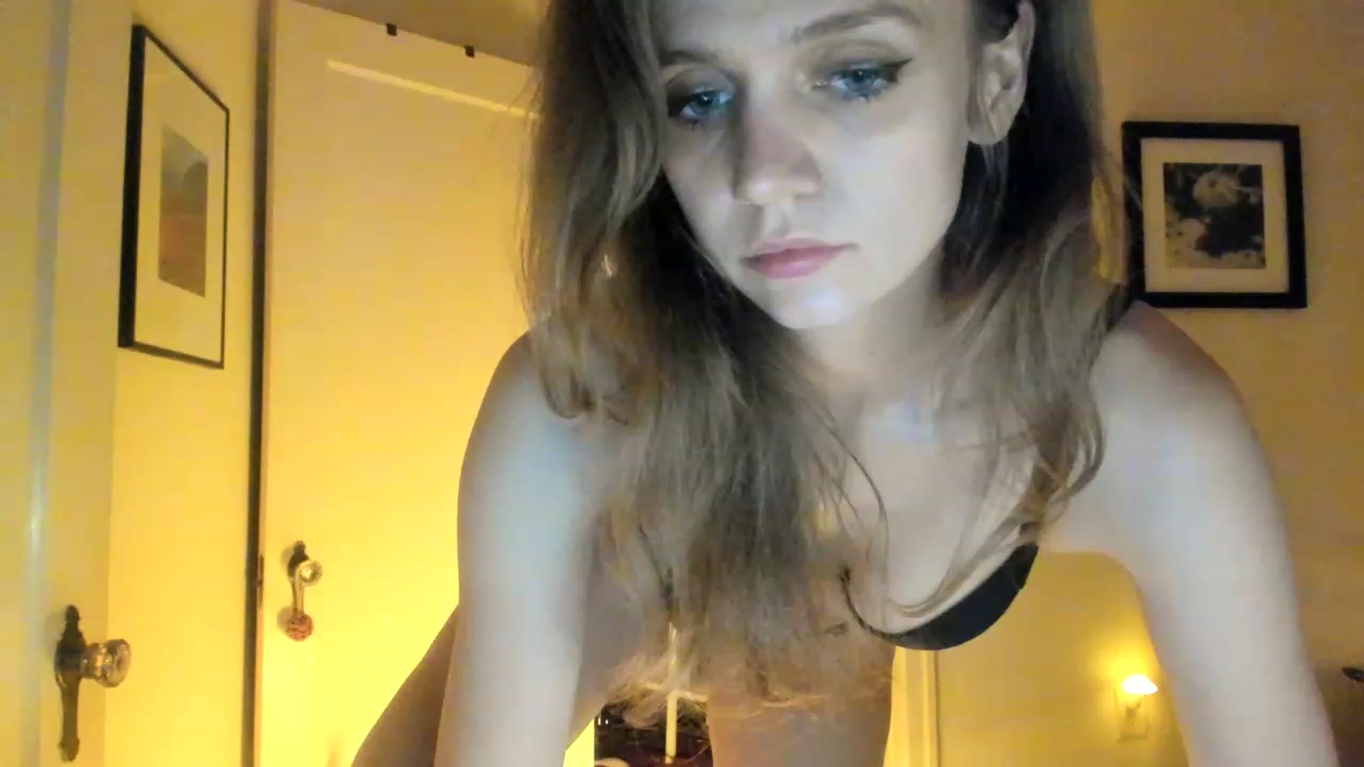 Gallery image thumbnail from muffinmoon's myfreecams stream on, 05/31/2023, 07:25 image 16 of 20