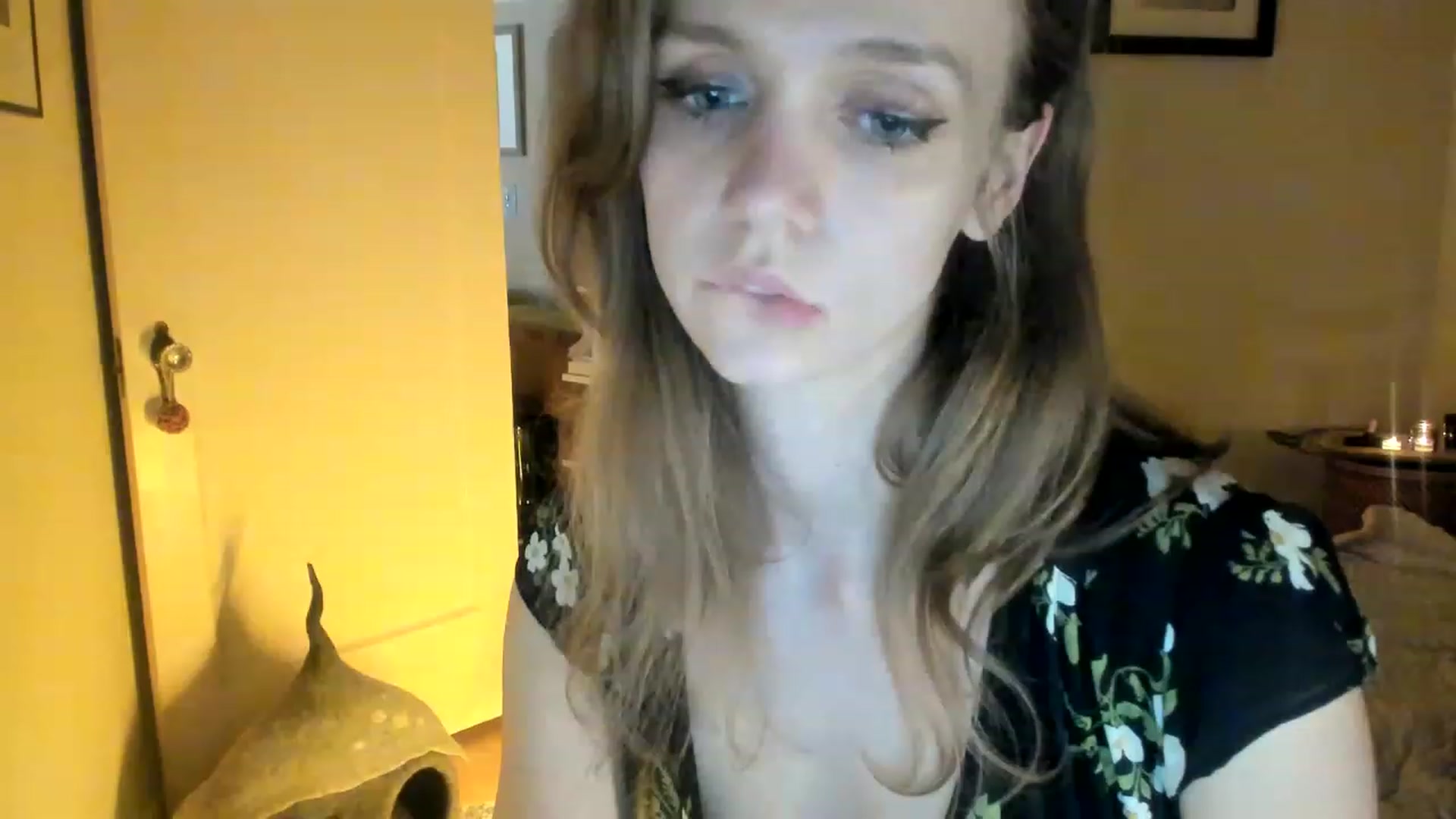 Gallery image thumbnail from muffinmoon's myfreecams stream on, 05/31/2023, 07:25 image 11 of 20