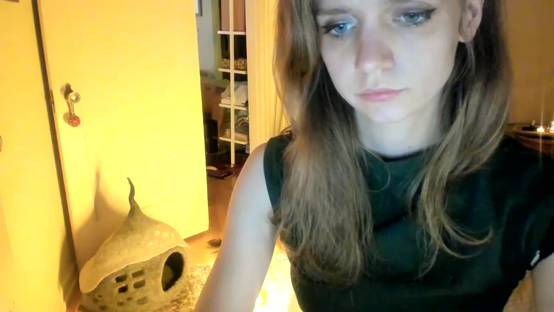 Gallery image thumbnail from muffinmoon's myfreecams stream on, 05/31/2023, 07:25 image 9 of 20