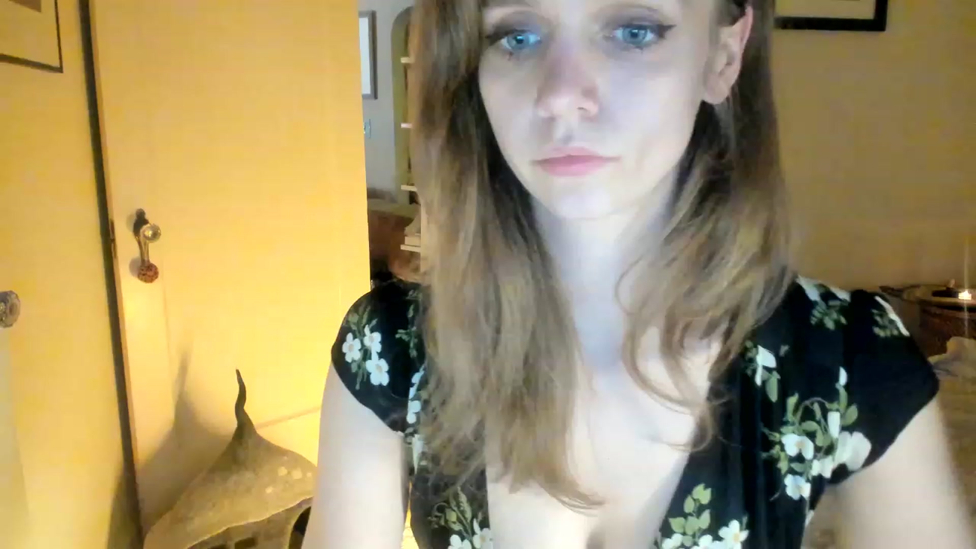 Gallery image thumbnail from muffinmoon's myfreecams stream on, 05/31/2023, 07:25 image 13 of 20
