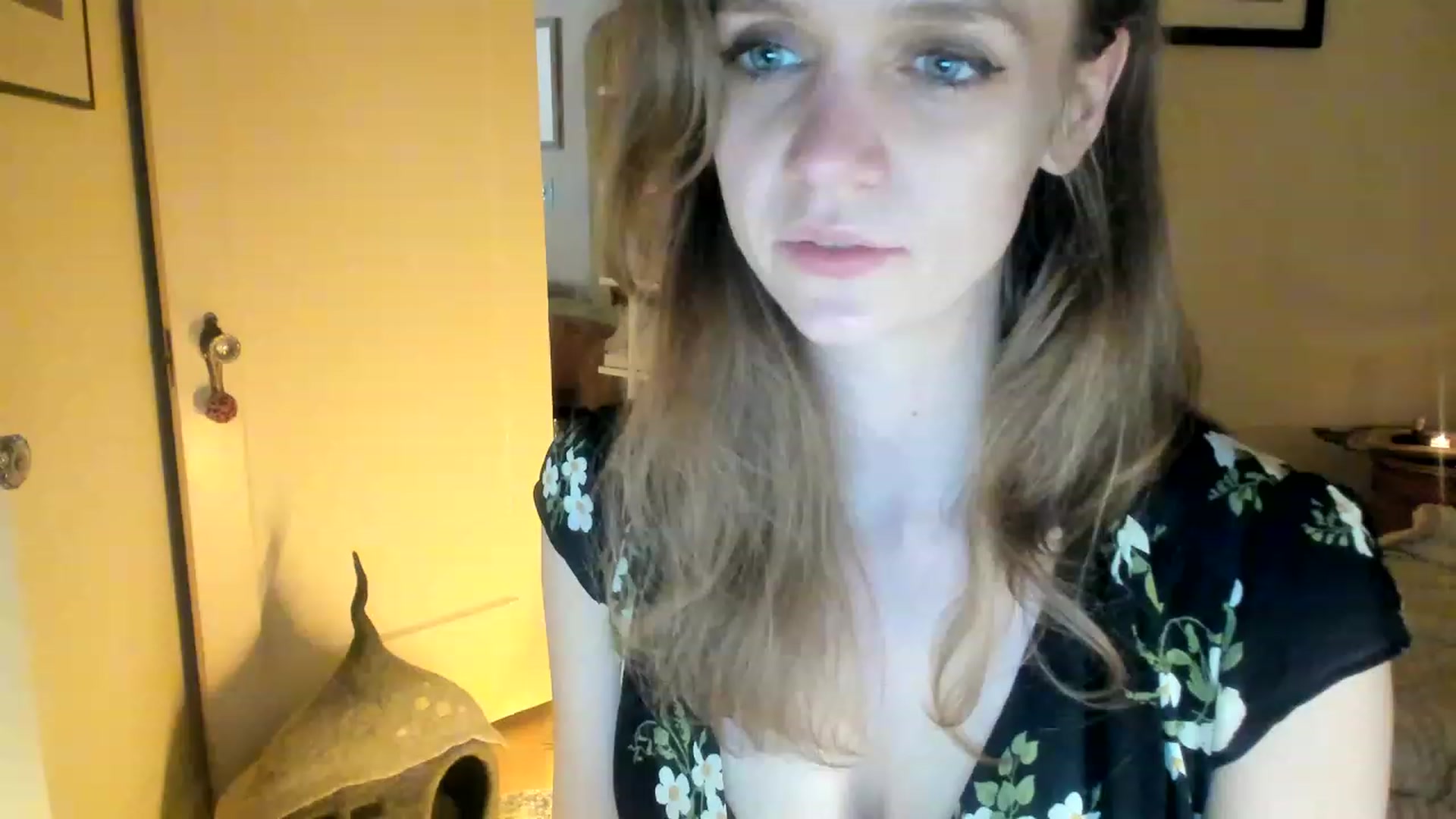 Gallery image thumbnail from muffinmoon's myfreecams stream on, 05/31/2023, 07:25 image 14 of 20