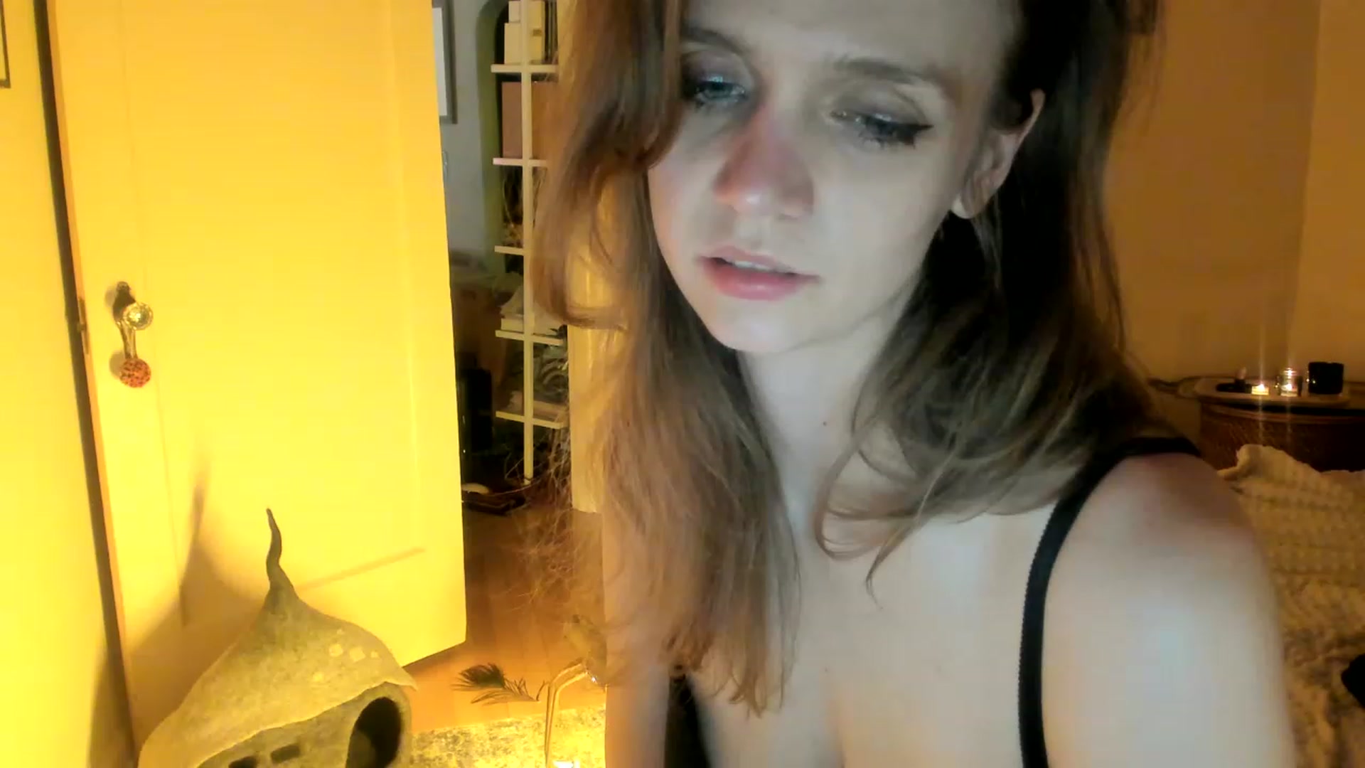 Gallery image thumbnail from muffinmoon's myfreecams stream on, 05/31/2023, 07:25 image 17 of 20