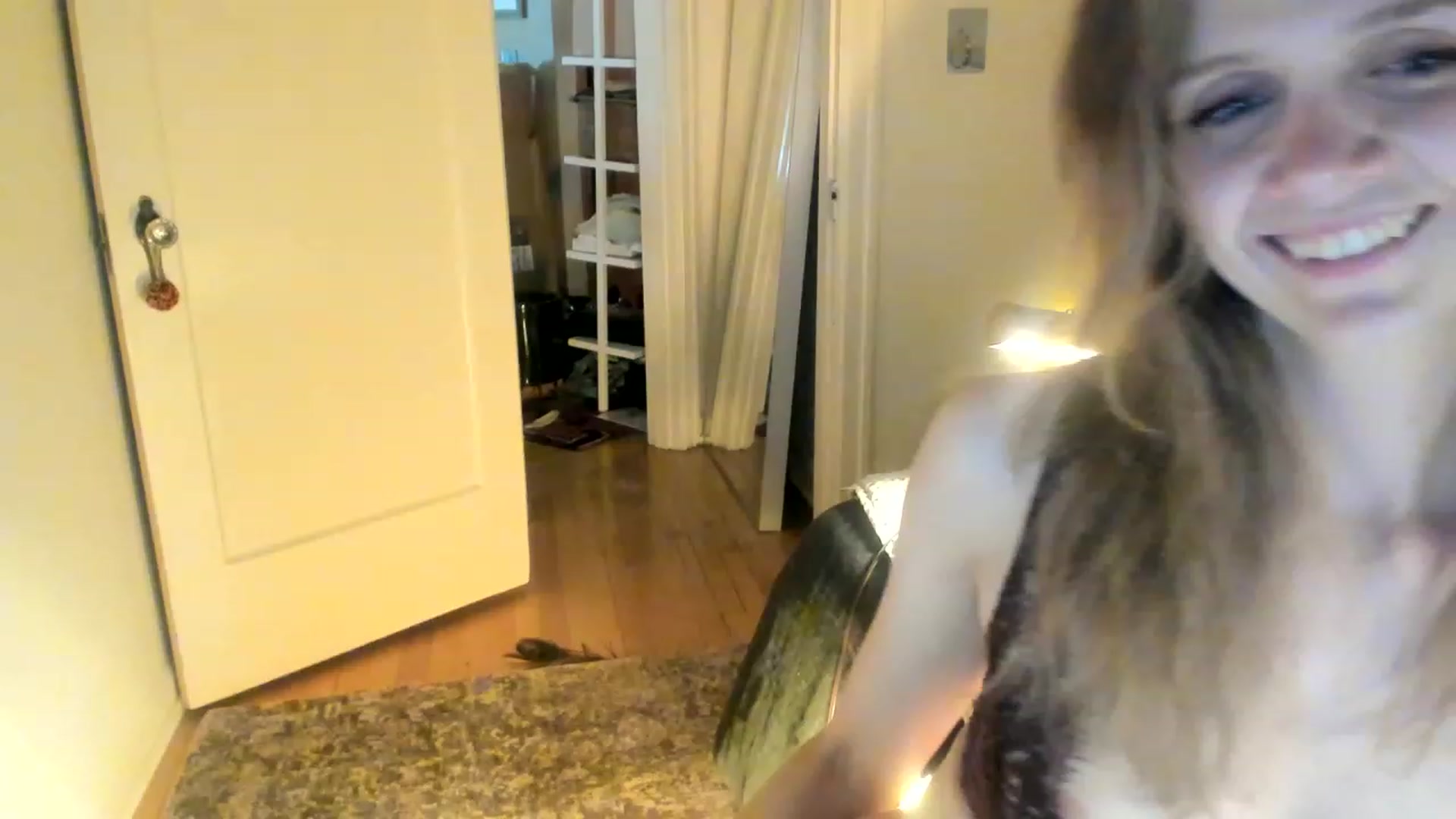 Gallery image thumbnail from muffinmoon's myfreecams stream on, 06/05/2023, 08:34 image 6 of 20